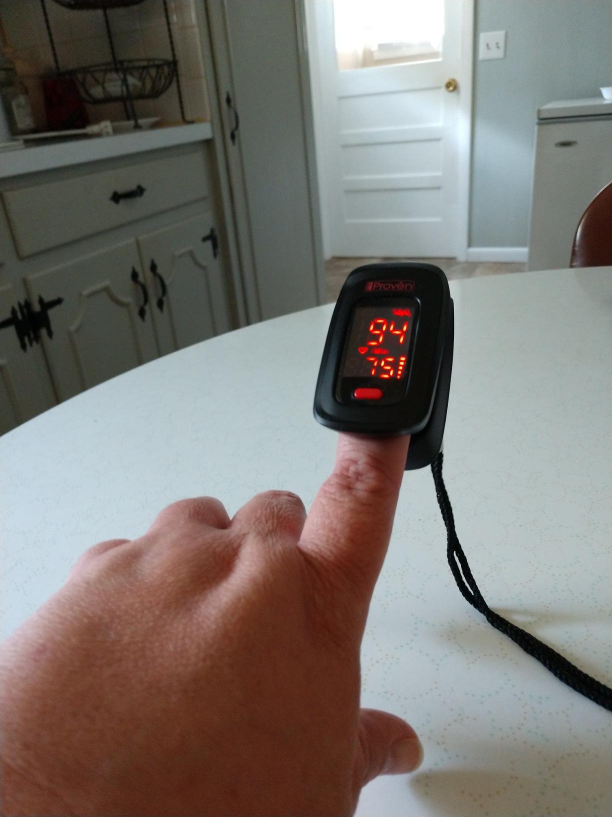 iProven Pulse Oximeter Fingertip for Oxygen Saturation & Respiratory Rate | Pulse Rate and Blood Oxygen Saturation Monitor, Finger Oximeter O2 Monitor, Batteries, Case & Lanyard Included customer photo 1