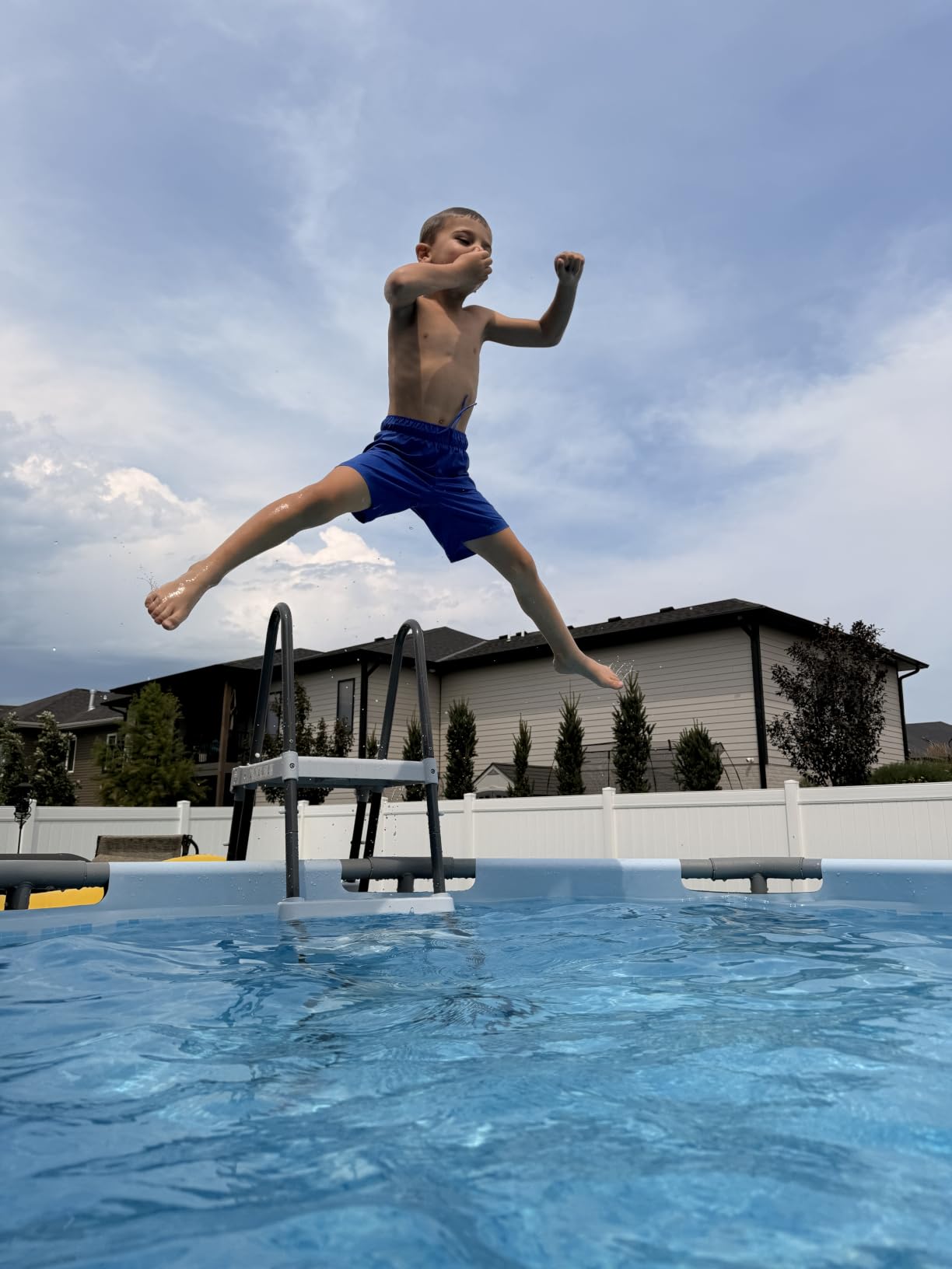 Intex 28076E Deluxe Pool Ladder with Removable Steps for Intex Pools with Wall Height of 48 Inch customer photo 2