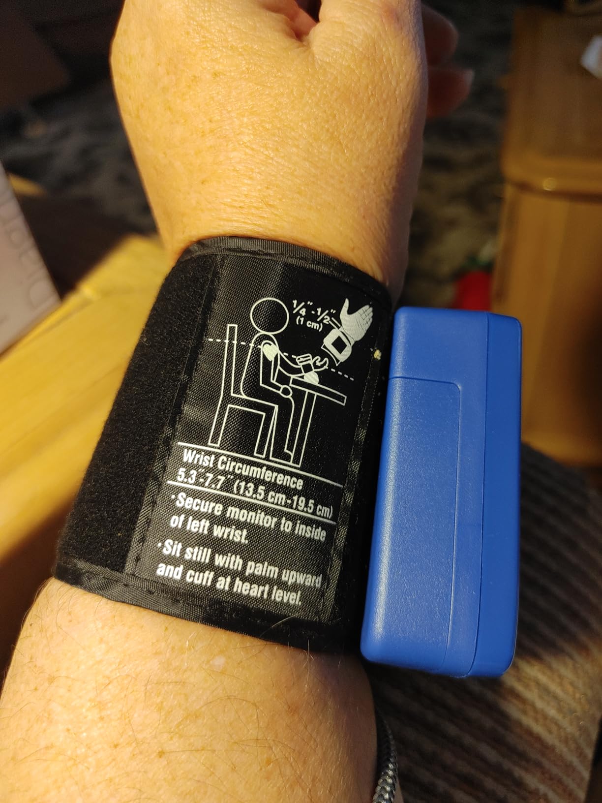 Homedics Blood Pressure Monitor, Automated Wrist Blood Pressure Machine for Home use with Easy One-Touch Operations. Stores up to 120 Readings (60 Readings per 2 Users). Cuff and Storage Case Included customer photo 1