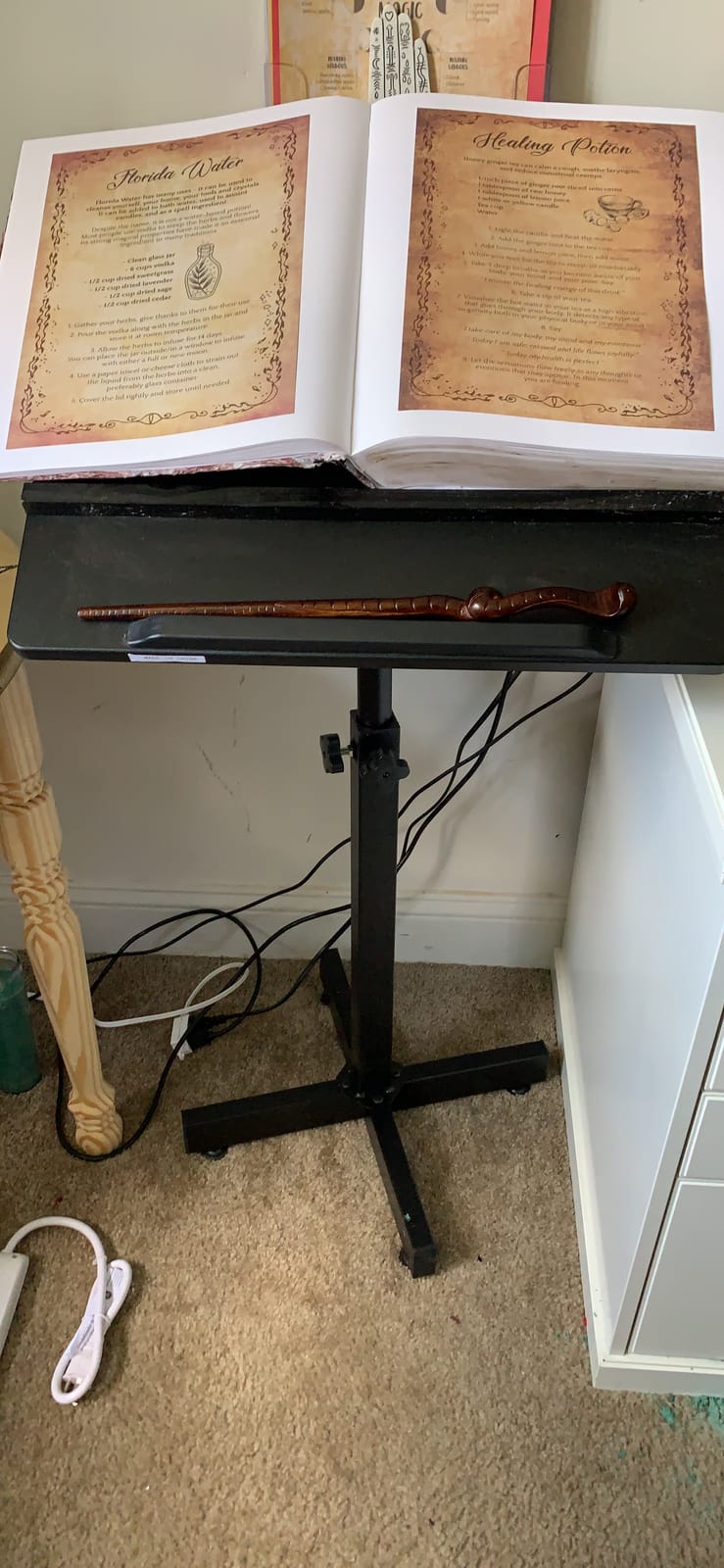 Bonnlo Classic Lectern Podium Stand, Height Adjustable Mobile Podium, Multi-Purpose Tabletop for Speech, Lecture, Church, Reading or Laptop Desk with Edge Stopper, Black customer photo 1
