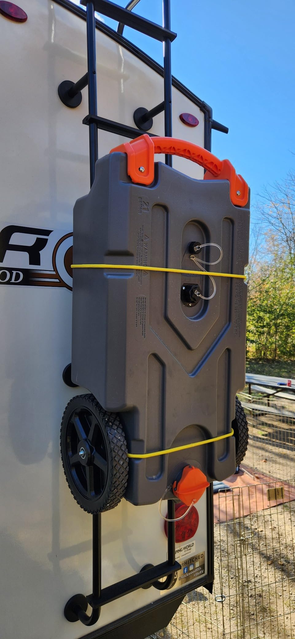 Camco Rhino 36-Gallon RV Tote Tank (39006) customer photo 2