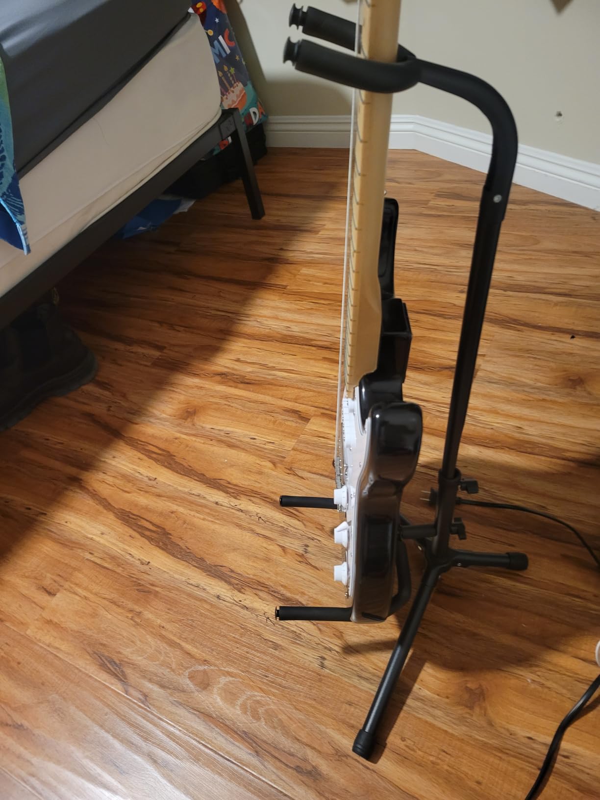 GLEAM Guitar Stand - Adjustable Fit Electric, Classical Guitars and Bass, Load Capacity 20LB, Accessories, Folding Type Black (CG-4) customer photo 2
