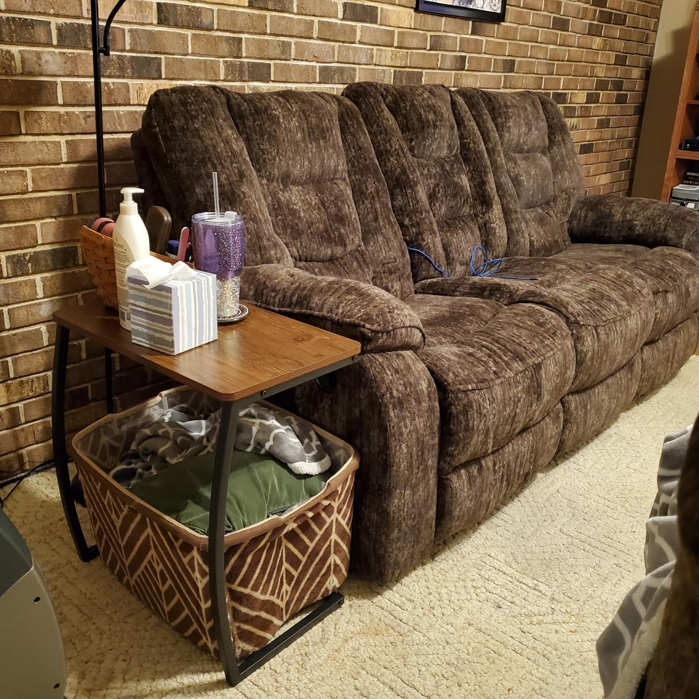 SRIWATANA Walnut C Shaped Side Table, Vintage End Table for Sofa Couch Bed, Space-Saving C-Table Slides Under Sofa customer photo 2