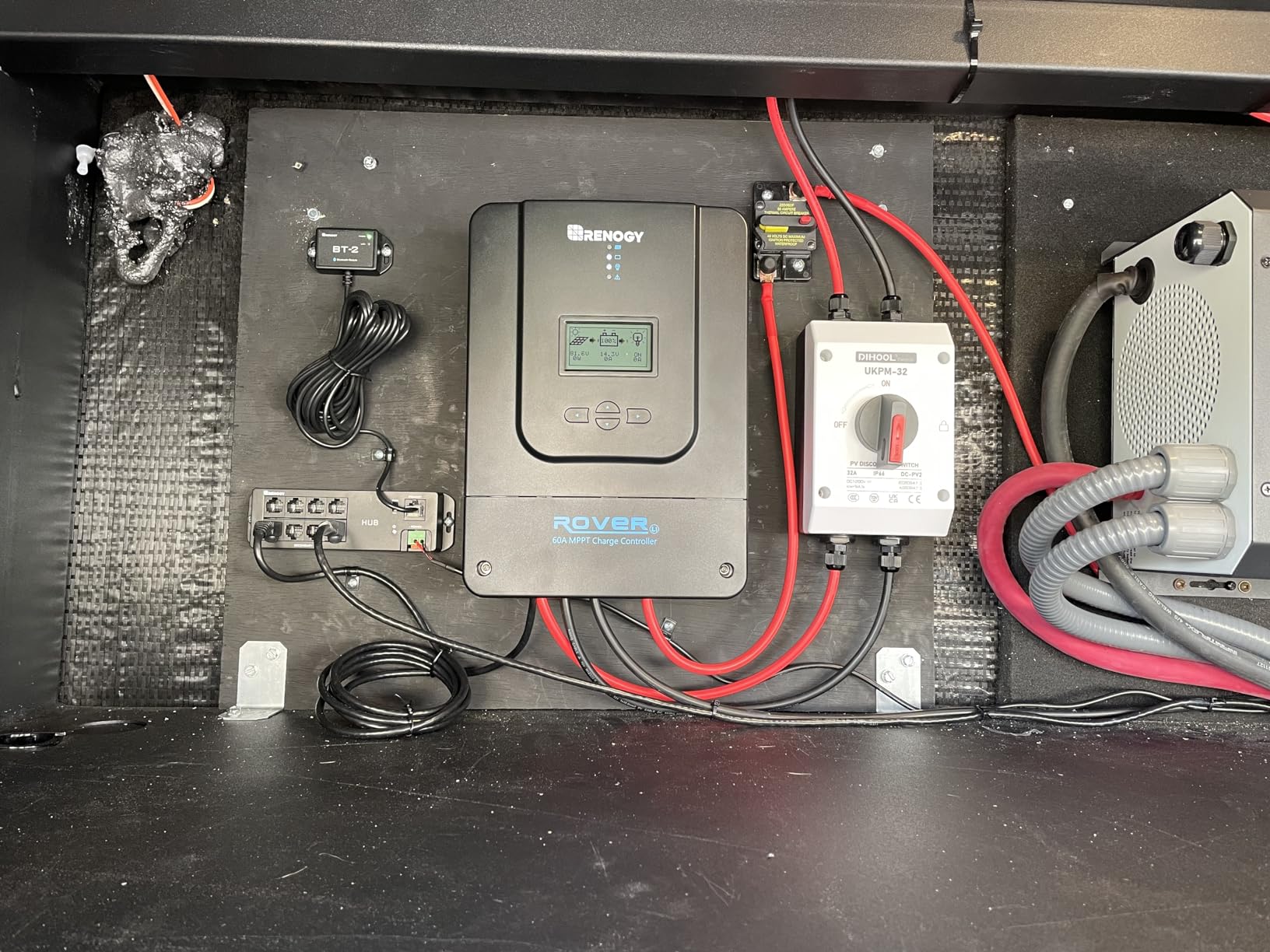 Renogy Rover MPPT Solar Charge Controller 60A 12/24/36/48V for Solar Panels | 150V PV input, AGM/Gel/Flooded (auto), Li (manual), MPPT 99%, overcharge/short protection, negative ground, for off-grid customer photo 2