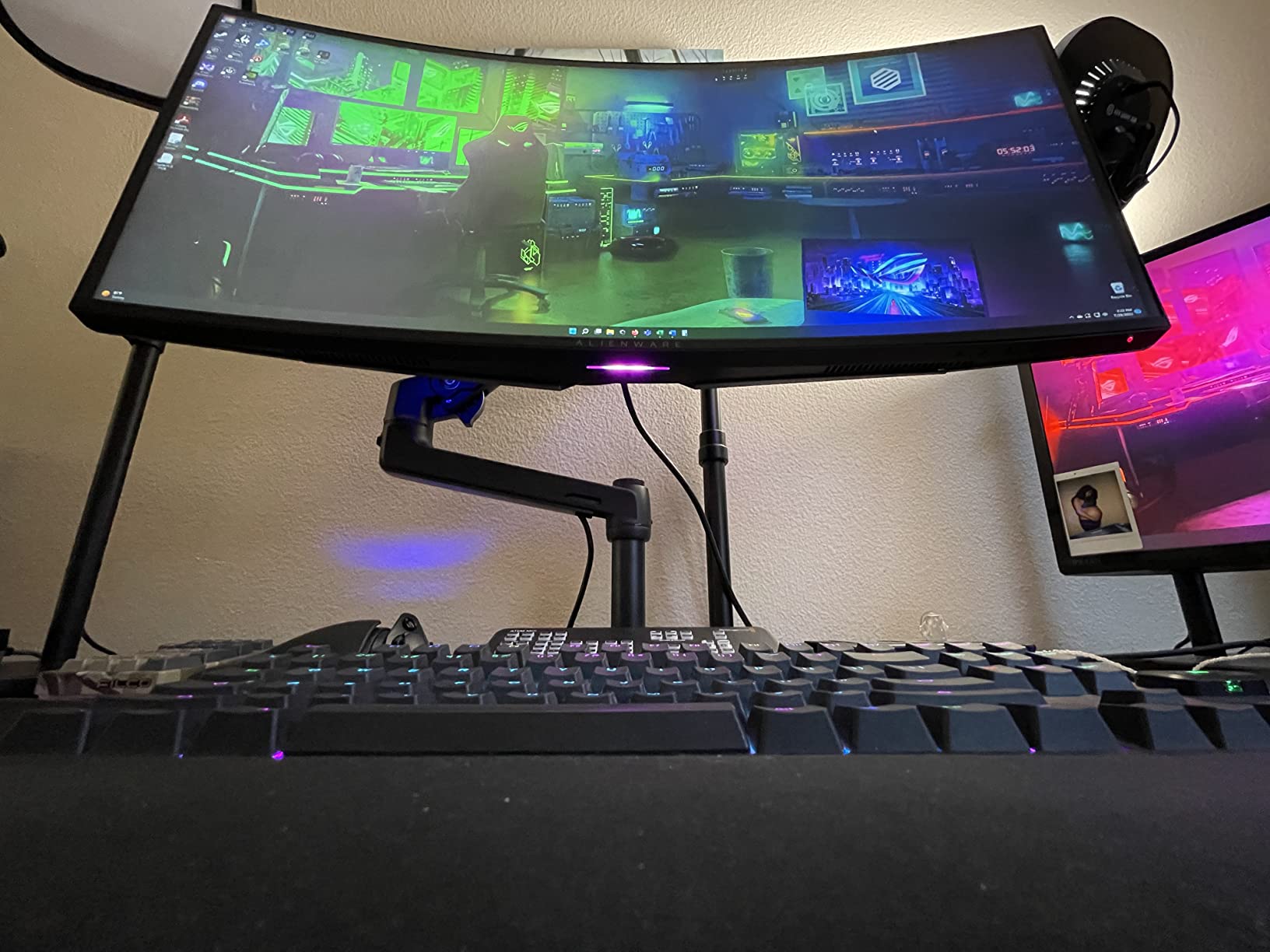 Ergotron - LX Monitor Arm, Single Monitor Desk Mount - fits Flat Curved Ultrawide Computer Monitors up to 34 Inches, 7 to 25 lbs, VESA 75x75mm or 100x100mm - Matte Black customer photo 2