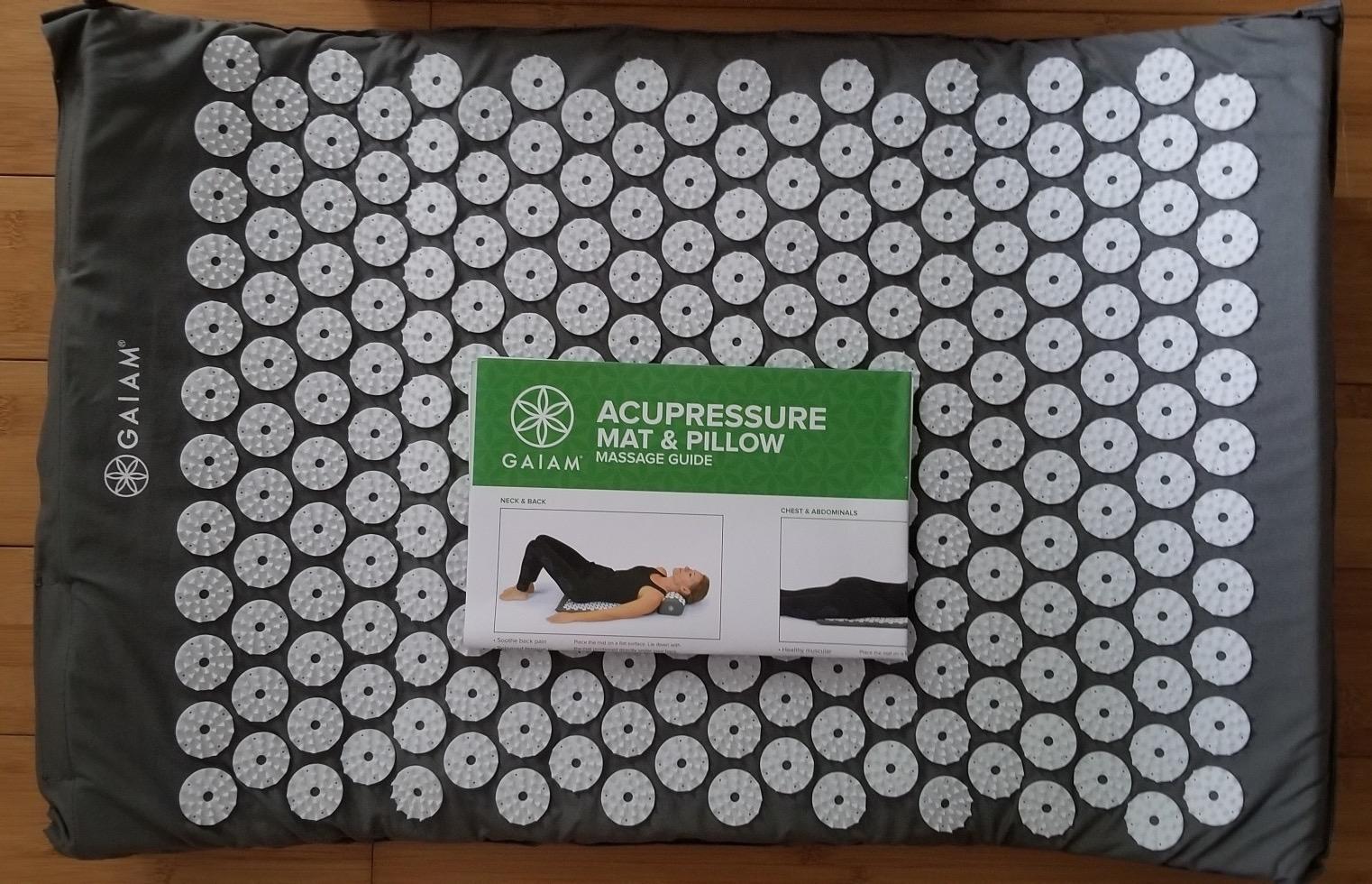 Gaiam Acupressure Mat & Pillow Set, Neck, Shoulder & Back | Acupuncture-Style Stimulation | Neck, Shoulder & Back Tension | Multi-Point Pressure | Home Relaxation Use customer photo 1