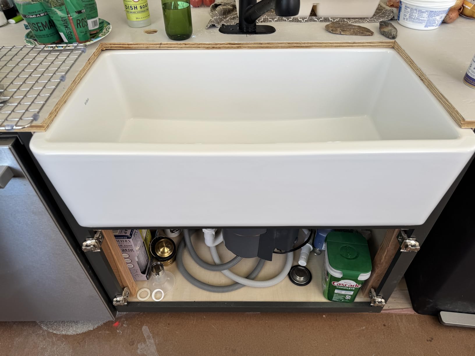 KRAUS KFR1-33GWH Turino Reversible 33-inch Fireclay Farmhouse Flat Apron Front Single Bowl Kitchen Sink with Bottom Grid in Gloss White customer photo 1