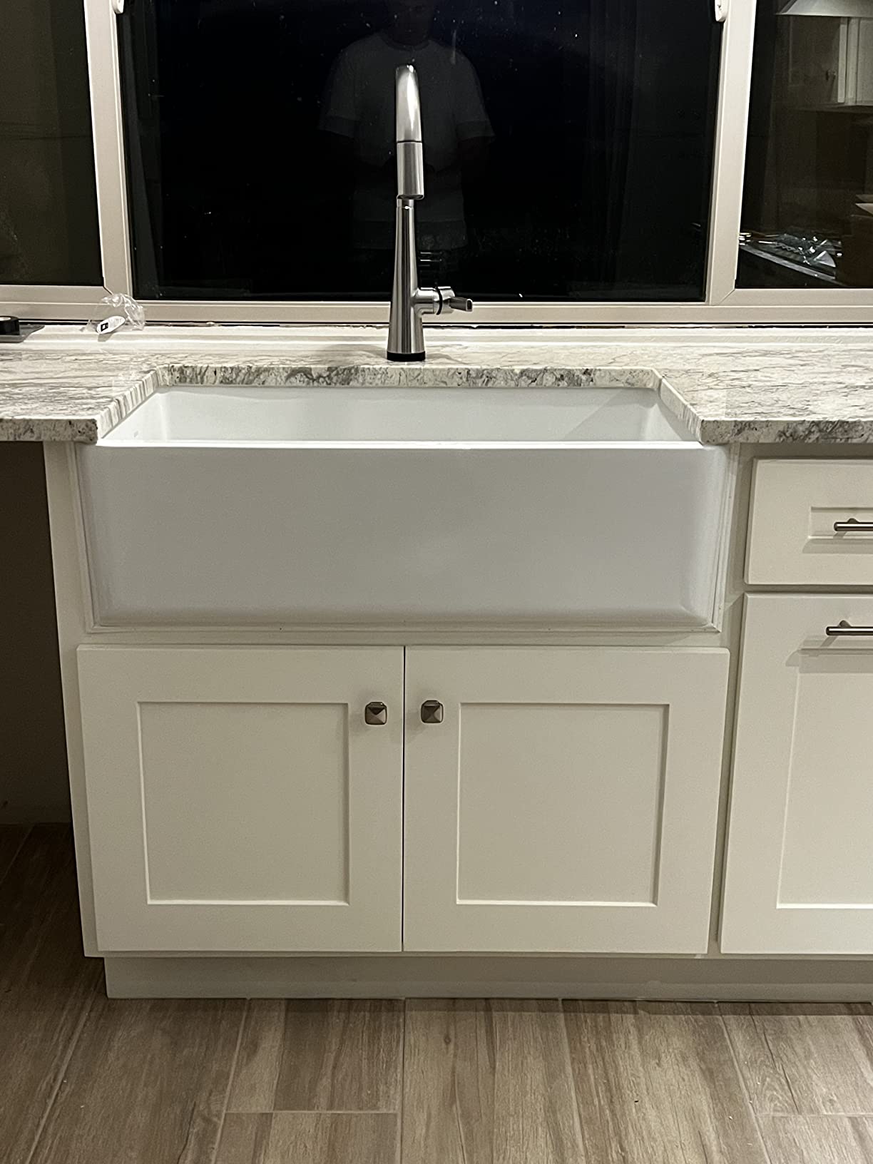 KRAUS KFR1-33GWH Turino Reversible 33-inch Fireclay Farmhouse Flat Apron Front Single Bowl Kitchen Sink with Bottom Grid in Gloss White customer photo 2