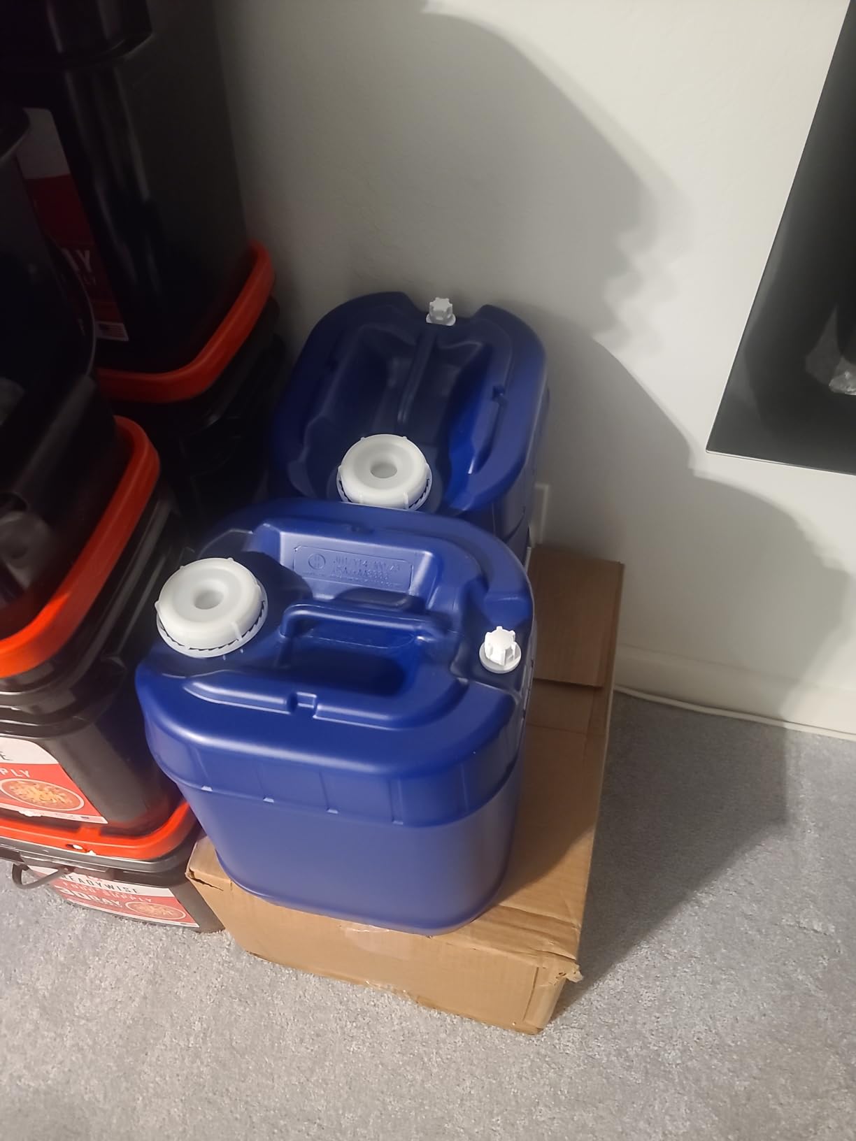5-Gallon Stackable Water Storage Containers, 4-Pack | 20-gal total capacity, food-grade stackable tanks for long-term emergency storage, disaster preparedness, camping & survival. customer photo 2