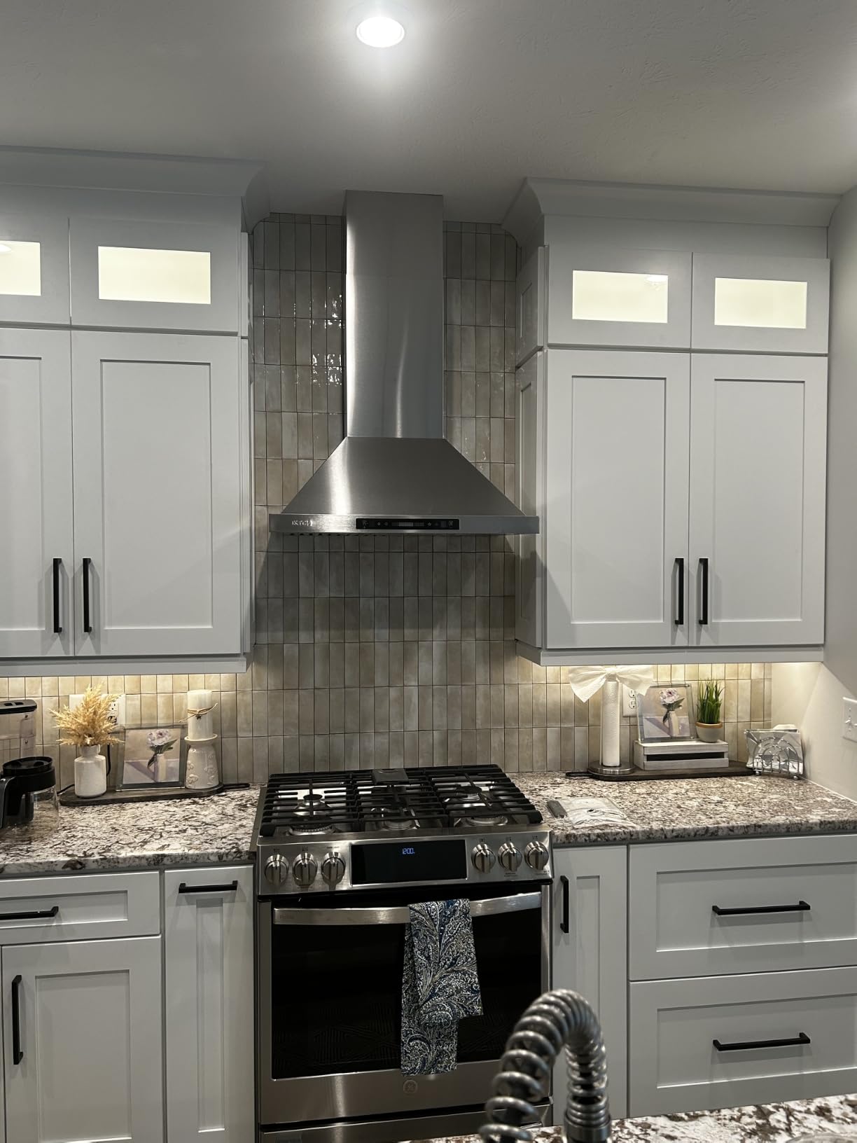IKTCH 30-inch Wall Mount Range Hood 900 CFM Ducted/Ductless Convertible, Kitchen Chimney Vent Stainless Steel with Gesture Sensing & Touch Control Switch Panel, 2 Pcs Adjustable Lights customer photo 1