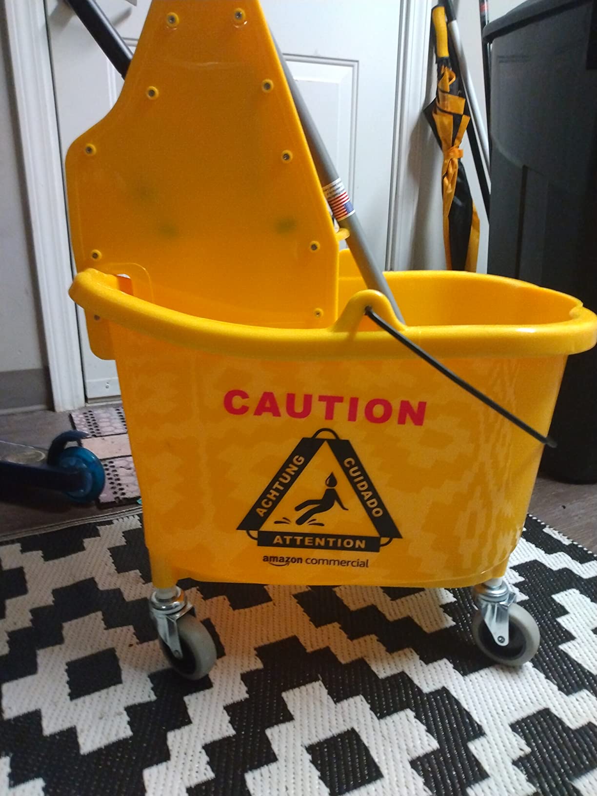Amazon Basics Floor Cleaning Rectangular Mop Bucket with Down Press Wringer, 35-Quart customer photo 1