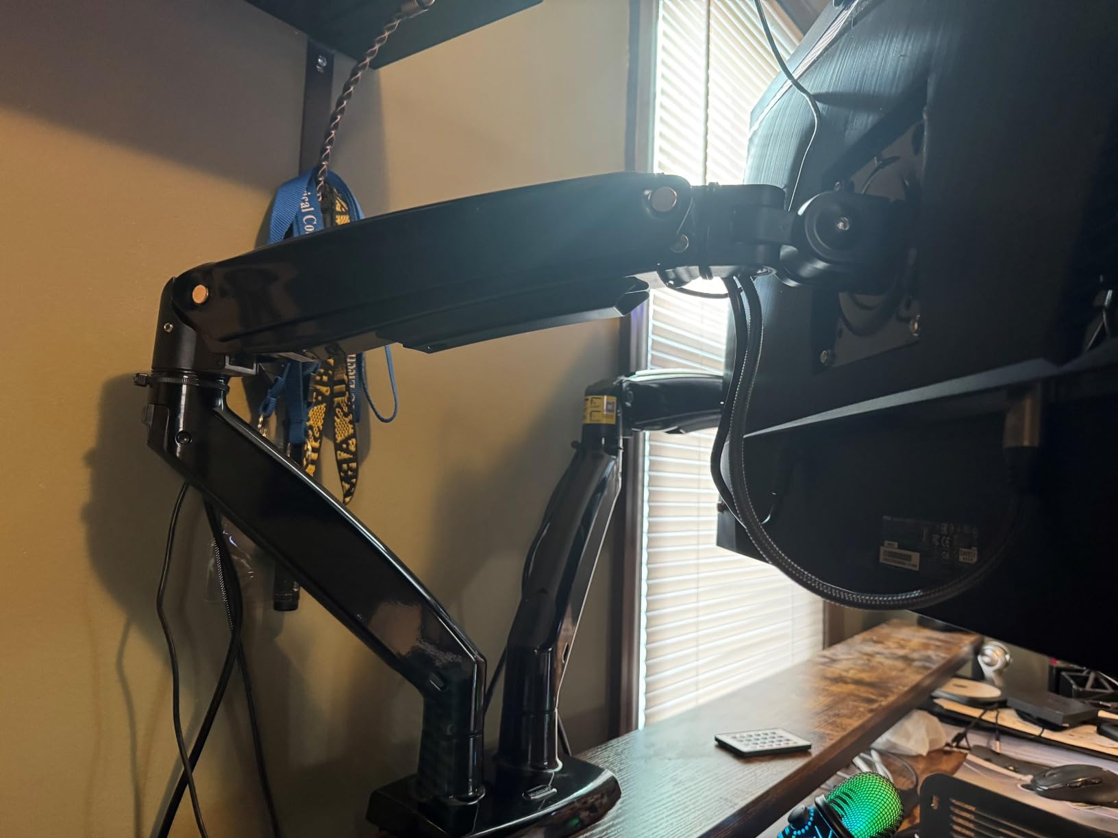 HUANUO Dual Monitor Stand for 13-40 inch, Premium Dual Monitor Mount with USB, Height Adjustable Monitor Stand for 2 Monitors, VESA Mount with Clamp/Grommet Base, Holds 26.4lbs per Arm, HNDS7 customer photo 1