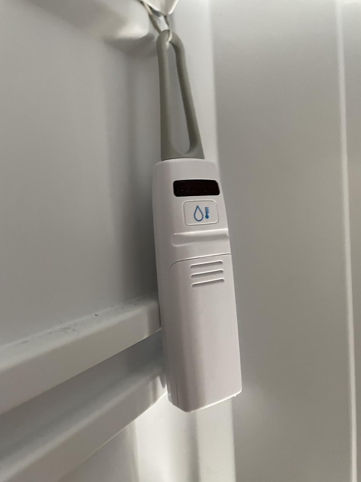 AcuRite Digital Wireless Fridge and Freezer Thermometer with Alarm, Max/Min Temperature for Home and Restaurants (00515M) customer photo 2