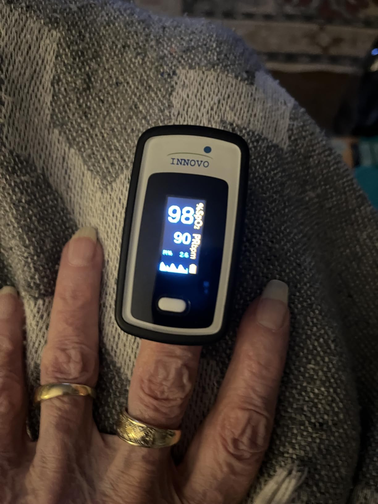 Innovo Deluxe iP900AP Fingertip Pulse Oximeter Blood Oxygen Saturation Monitor with Alarm, Plethysmograph and Perfusion Index customer photo 2