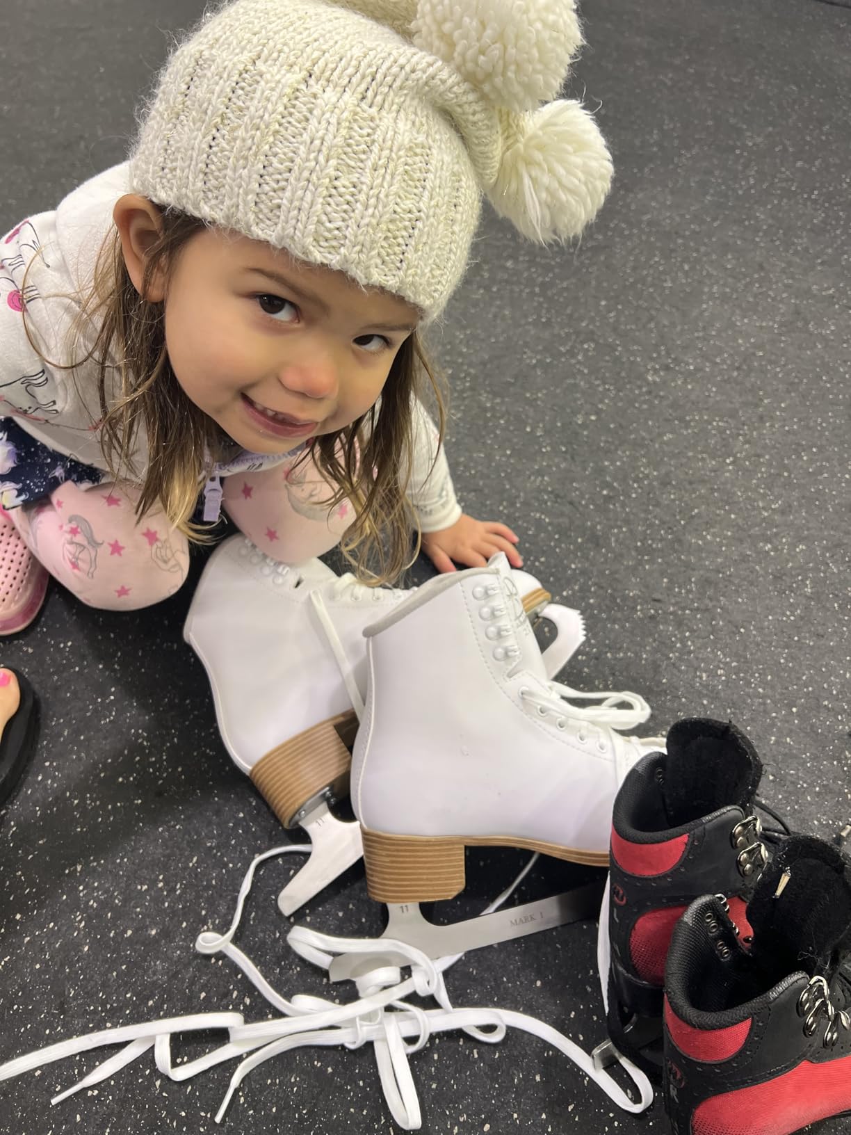Jackson Classic 200 Womens/Girls Figure Ice Skates | Comfortable Figure Skates for Ice Skating & Recreational Figure Skating, Ice Skates for Kids/Toddler Ice Skates-Medium Width customer photo 1