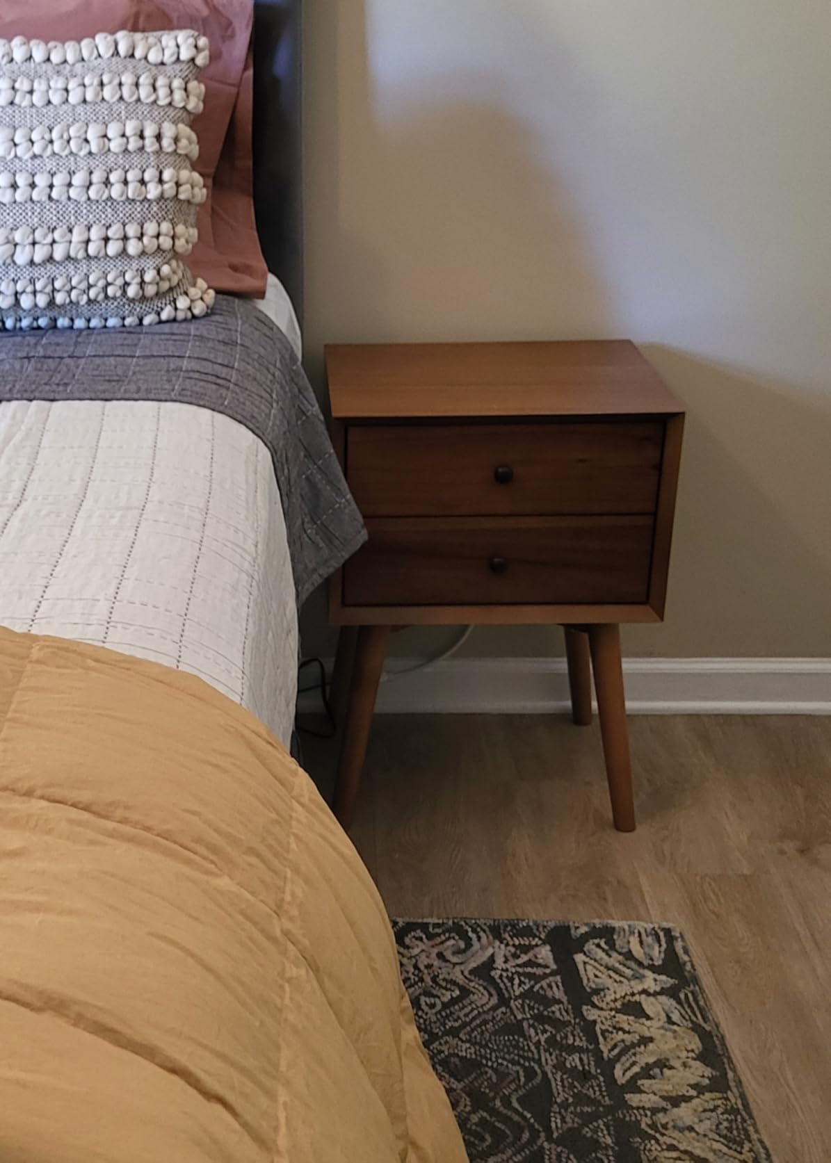 Poly & BARK Dorsey Nightstand - Mid-Century Modern Nightstand - Solid Wood Bedside Table with 2 Drawers, Acorn Walnut Finish, 23.5
