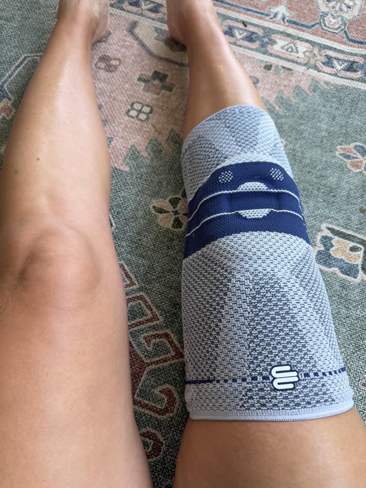 Bauerfeind - GenuTrain - Knee Brace - Targeted Support for Pain Relief and Stabilization of The Knee, Provides Relief of Weak, Swollen, and Injured Knees - Size 2 - Color Titanium customer photo 1