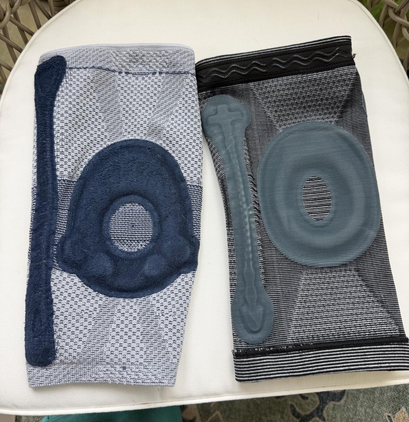 Bauerfeind - GenuTrain - Knee Brace - Targeted Support for Pain Relief and Stabilization of The Knee, Provides Relief of Weak, Swollen, and Injured Knees - Size 2 - Color Titanium customer photo 2