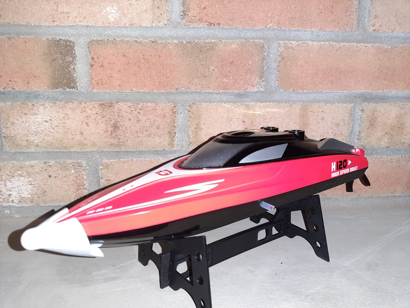 DEERC H120 Fast RC Boat for Pools and Lakes, 2.4 GHz 20+ MPH Racing Boats for Kids & Adults with Rechargeable Battery, Low Battery Alarm, Capsize Recovery, Gifts for Boys Girls customer photo 1