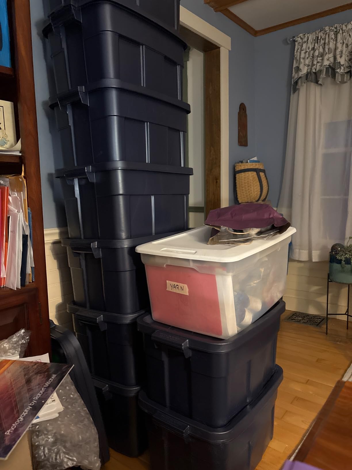 Rubbermaid Roughneck Tote 14 Gal, 6 Pack, Made in USA, Dark Indigo Metallic customer photo 2