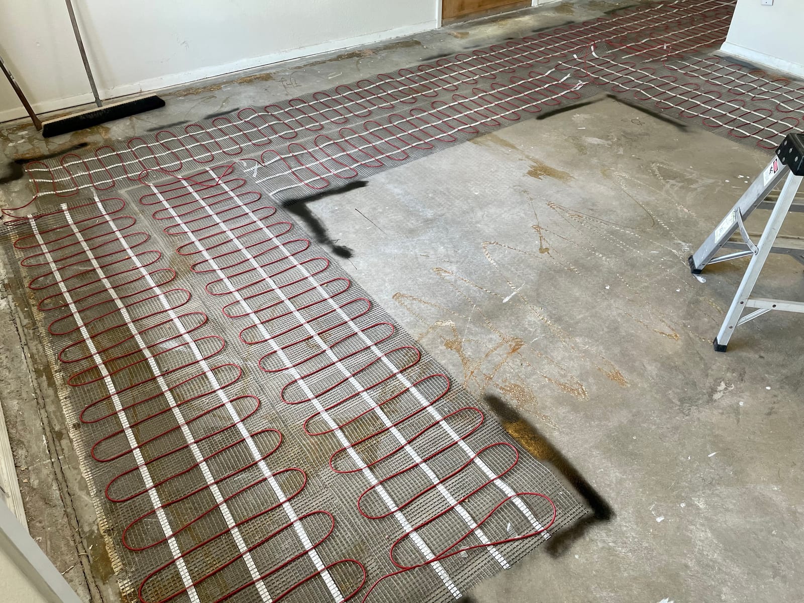 LuxHeat 20 sqft Floor Heating System, Prog Thermostat - 120V Heated Floor | 20in x 12.2ft Self-adhesive Mat, Alarm, UDG 7-Day Prog T/Stat w/ GFCI, Sensor | Radiant Floor Heat For Bathroom, Tile & More customer photo 2