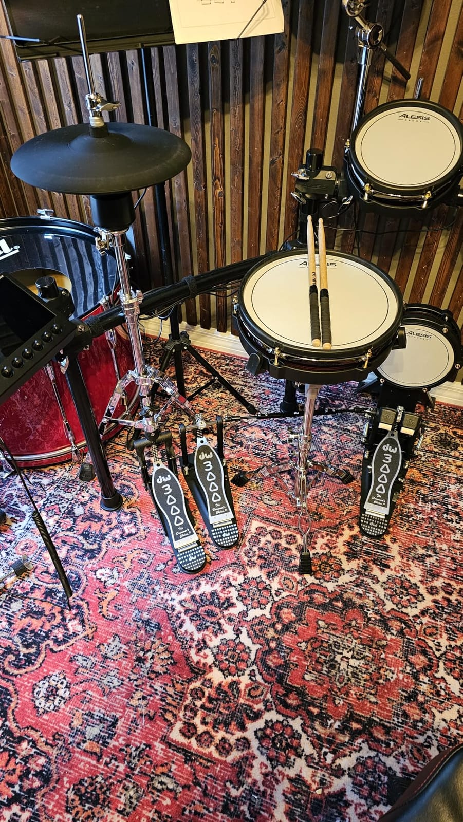 DW Hardware 3000 Series 2-Leg Hi-Hat Stand (DWCP3500TA), Chrome customer photo 1