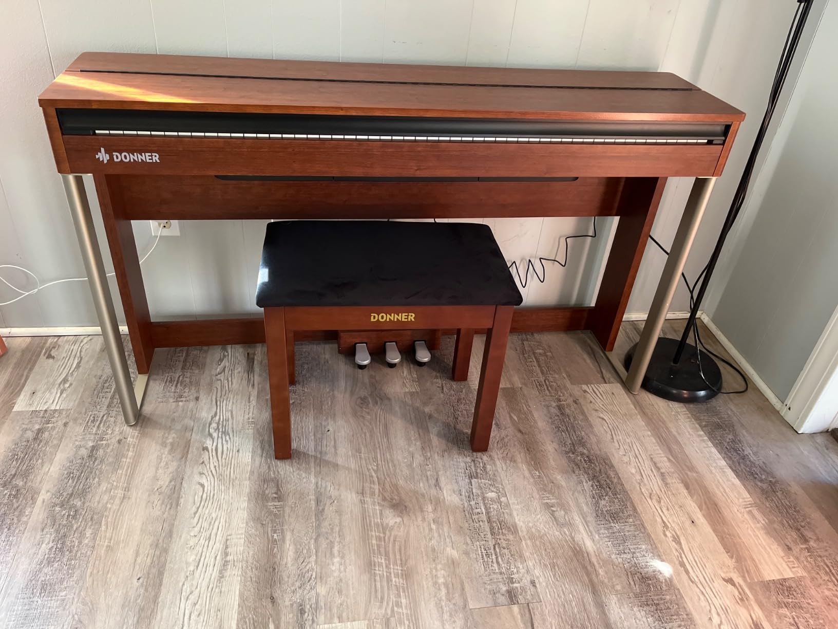 Donner Piano Bench with Storage, Solid Wood Keyboard Bench Piano Bookcase Stool Chair Seat with High-Density Sponges Pad, Black customer photo 1