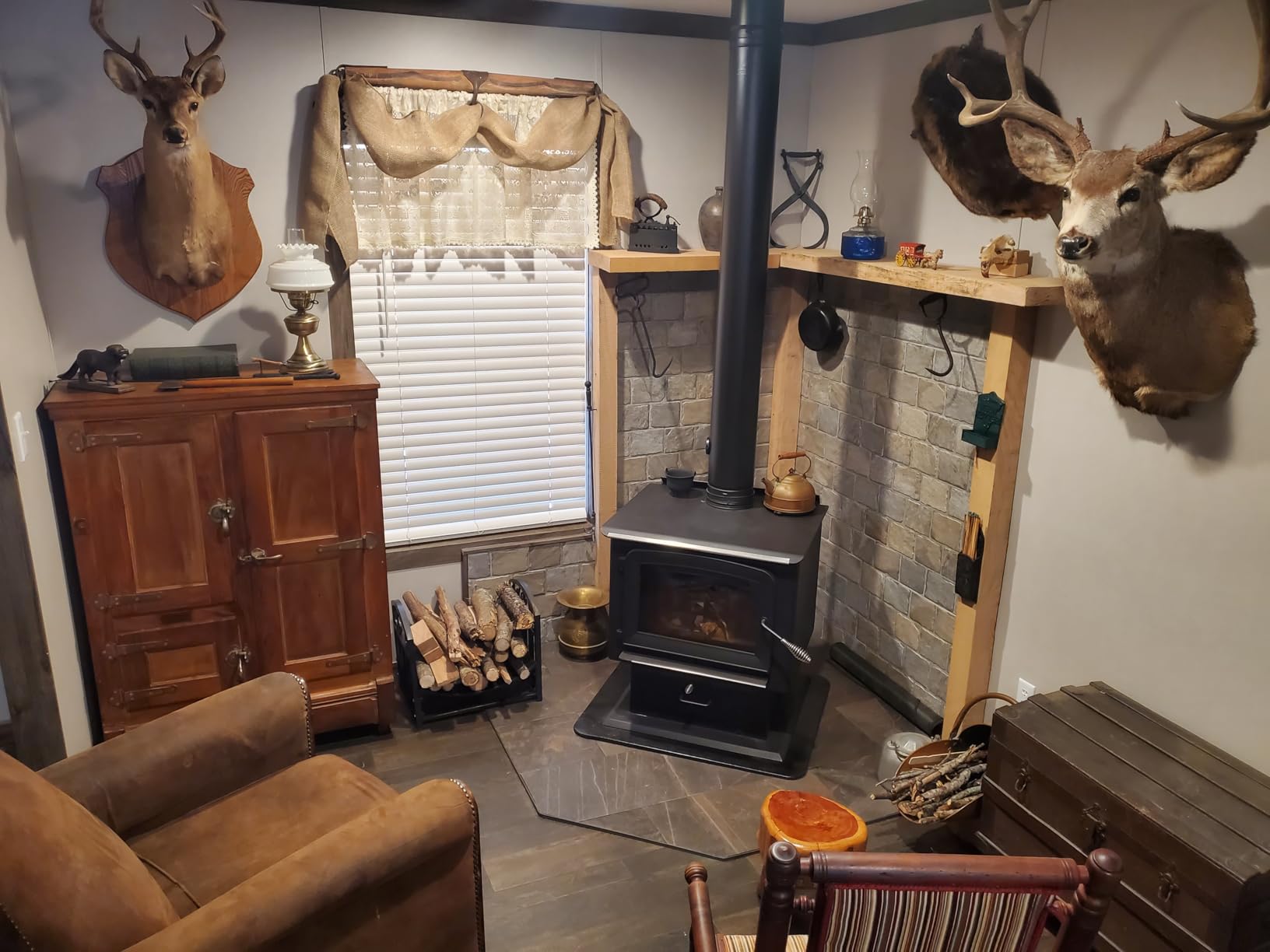 Ashley Hearth AW2520E-P 2,500 sq ft Wood Stove with Legs and Pedestal customer photo 2
