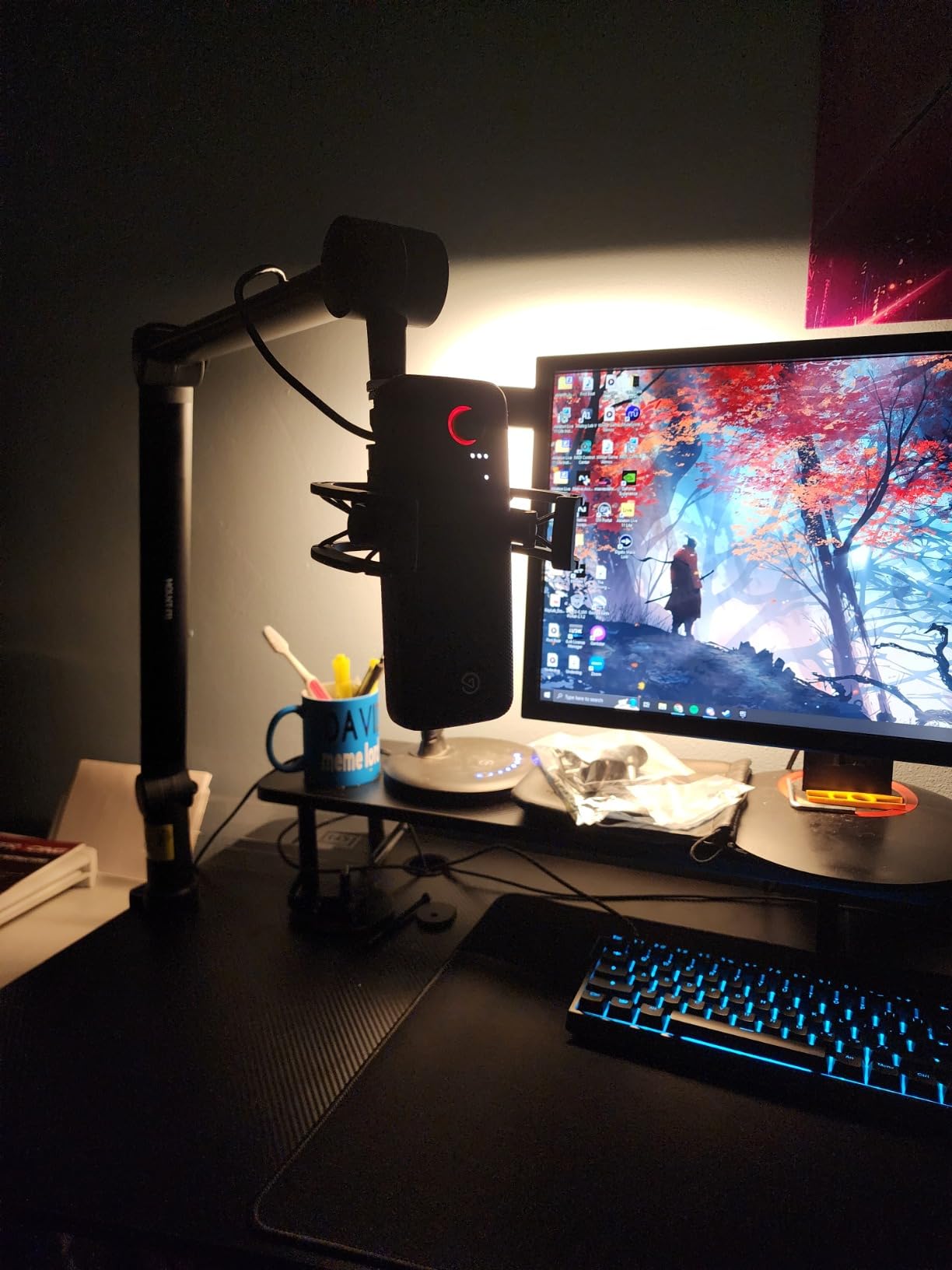 Elgato Shock Mount for Wave Microphones | Reinforced elastic suspension, Solid steel chassis, Native 5/8-inch thread, Includes 3/8 and 1/4-inch adapters customer photo 1