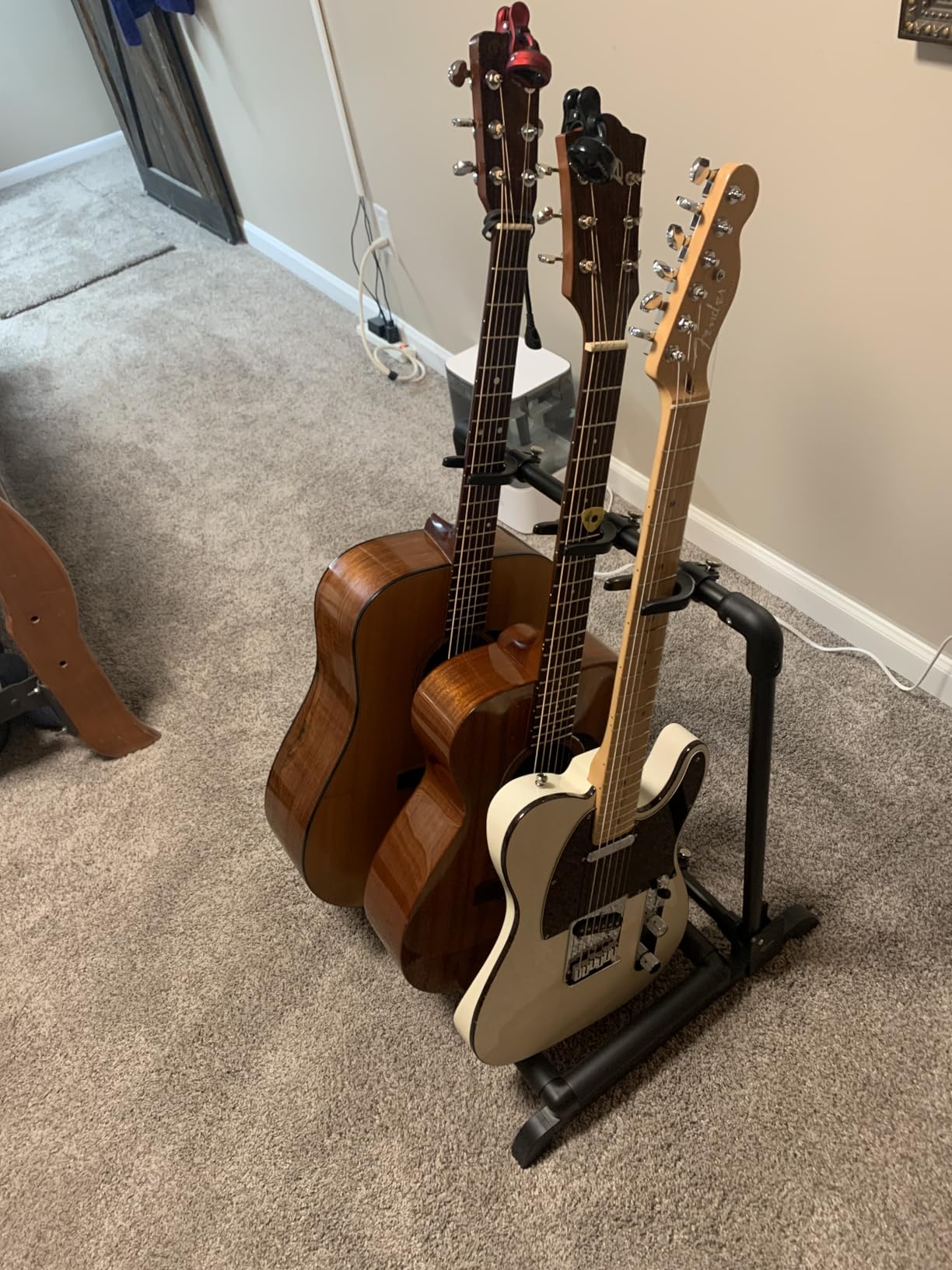 GUITTO Multi Guitar Rack Stand, Foldable Universal Display Holder for 5 Guitars, Heavy Duty Floor Organizer with Adjustable Hooks for Acoustic, Electric, and Bass, for Home, Stage, and Studio (GGS-07) customer photo 1