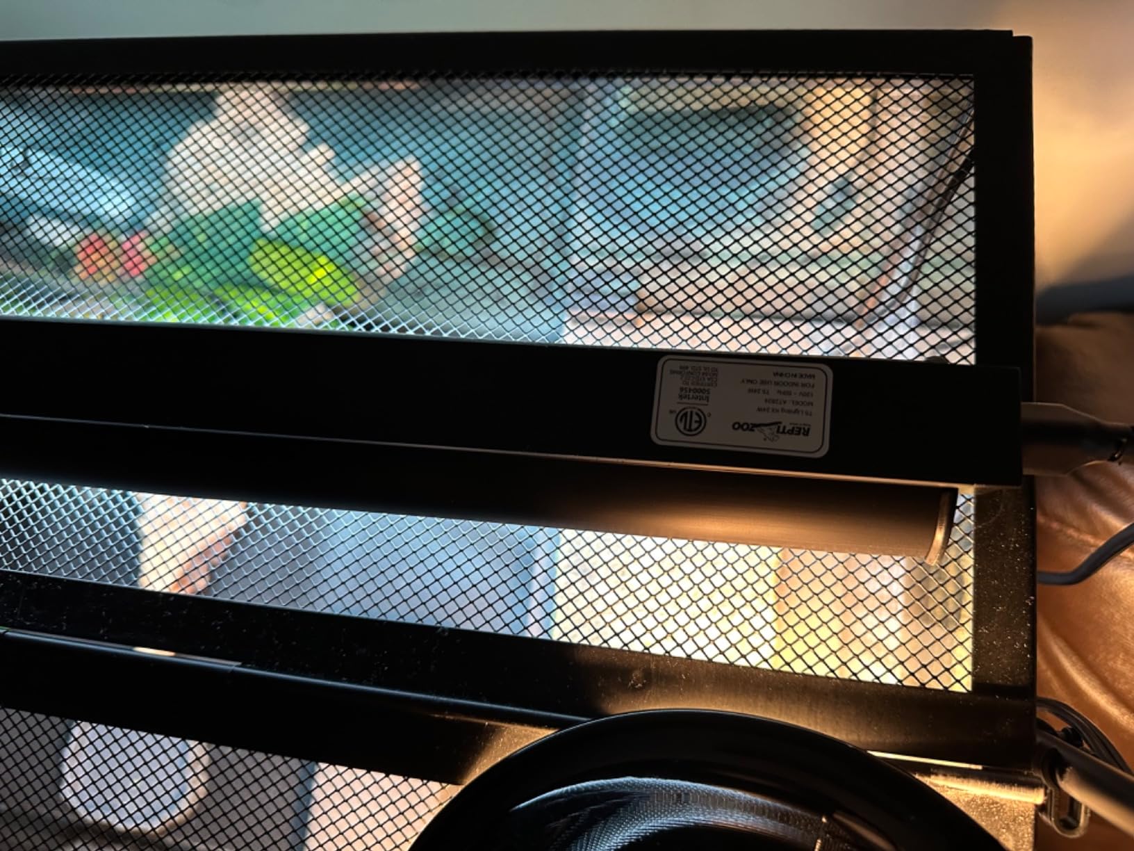REPTI ZOO T5 HO UVB Lighting Combo Kit, Terrarium Hood Comes with Desert 10.0 UVB T5 Lamp (24W) customer photo 2
