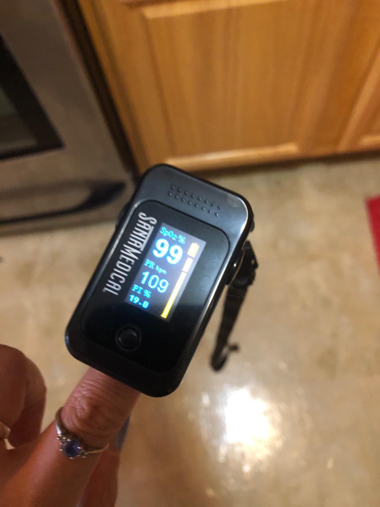 Santamedical Dual Color OLED Pulse Oximeter Fingertip Monitor (SpO2) | Blood Oxygen Saturation Monitor with Case, Batteries and Lanyard customer photo 1