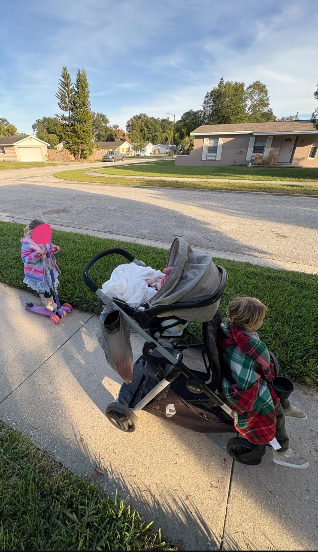 Graco Ready2Grow 2.0 Double Stroller, Twin Baby Stroller Features Bench Seat and Standing Platform Options, Compact Fold Perfect for Baby Travel, Rafa customer photo 2