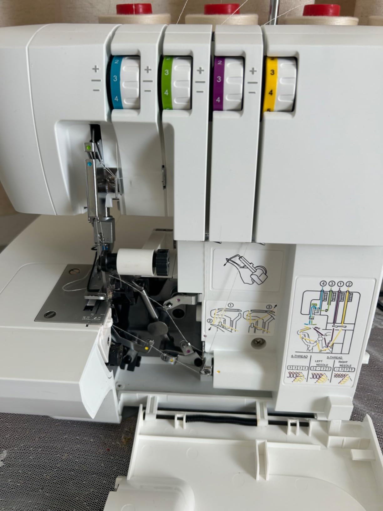 SINGER S0100 High Speed Serger Overlock Machine, 2-3-4 Thread Capability, 6 built-in stitches, color coded threading, metal frame, adjustable tension, 1300 stitches/min, differential feed customer photo 2