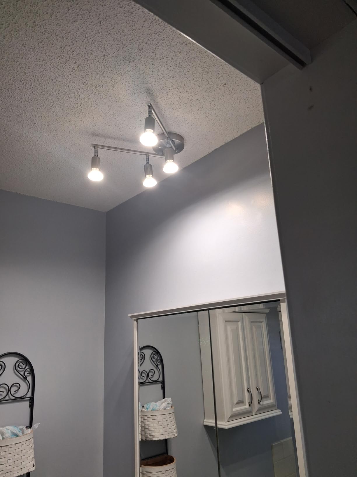 Ascher 4-Light LED Track Lighting Kit, Flexibly Rotatable Light Heads, 4 Way Ceiling Spotlight Matt Nickel Finish, Including 4 GU10 LED Bulbs (4W 400LM Daylight White 5000K) customer photo 2