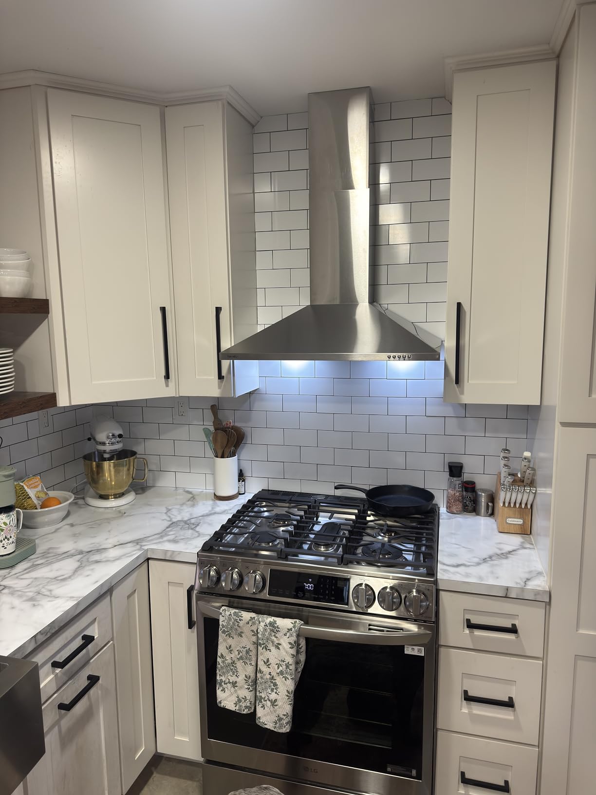 Hermitlux 30 Inch Wall Mount Range Hood, Stainless Steel Kitchen Vent Hoods | Ducted/Ductless Convertible, Charcoal Filter Included, Efficient Kitchen Smoke Ventilation customer photo 1