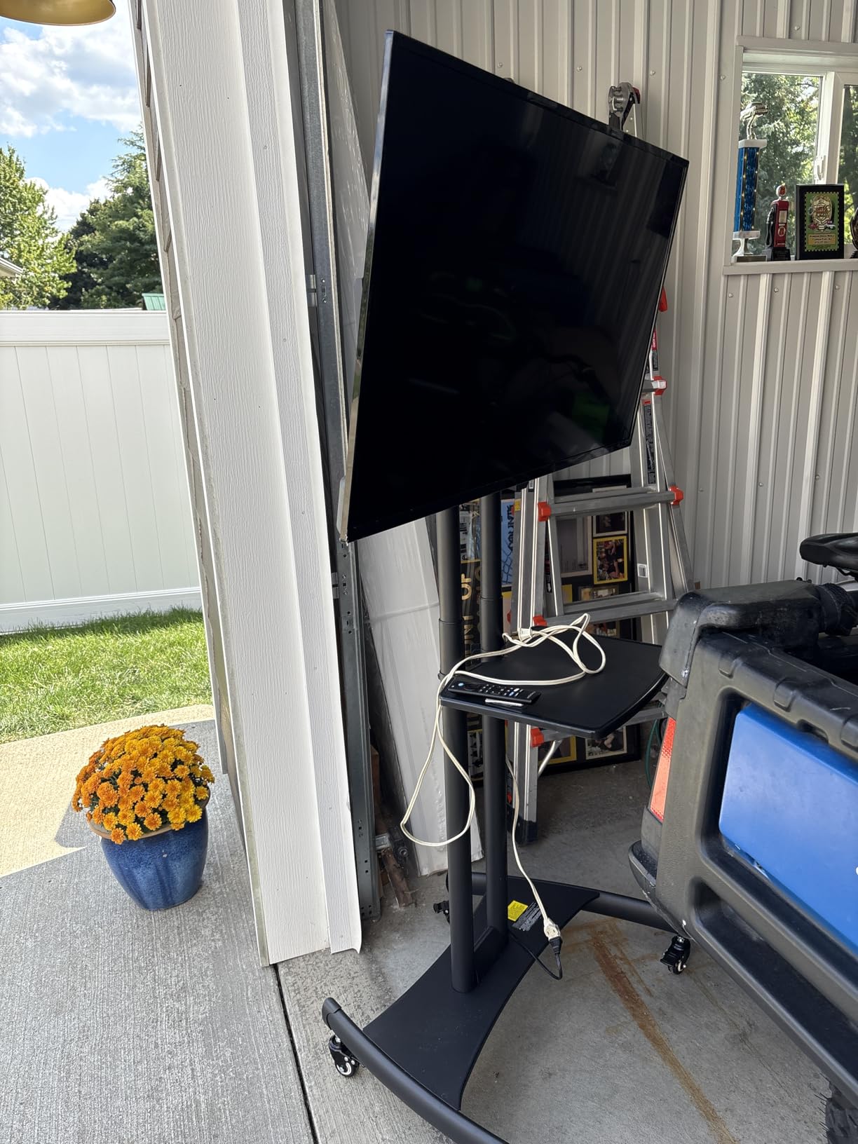 Perlegear Rolling TV Stand for 32-84 Inch TV, Mobile TV Cart up to 100lbs, Adjustable Height Outdoor TV Cart with Heavy-Duty Base, VESA 600x400mm, Portable TV Stand on Wheels for Livingroom PGTVMC05-1 customer photo 2