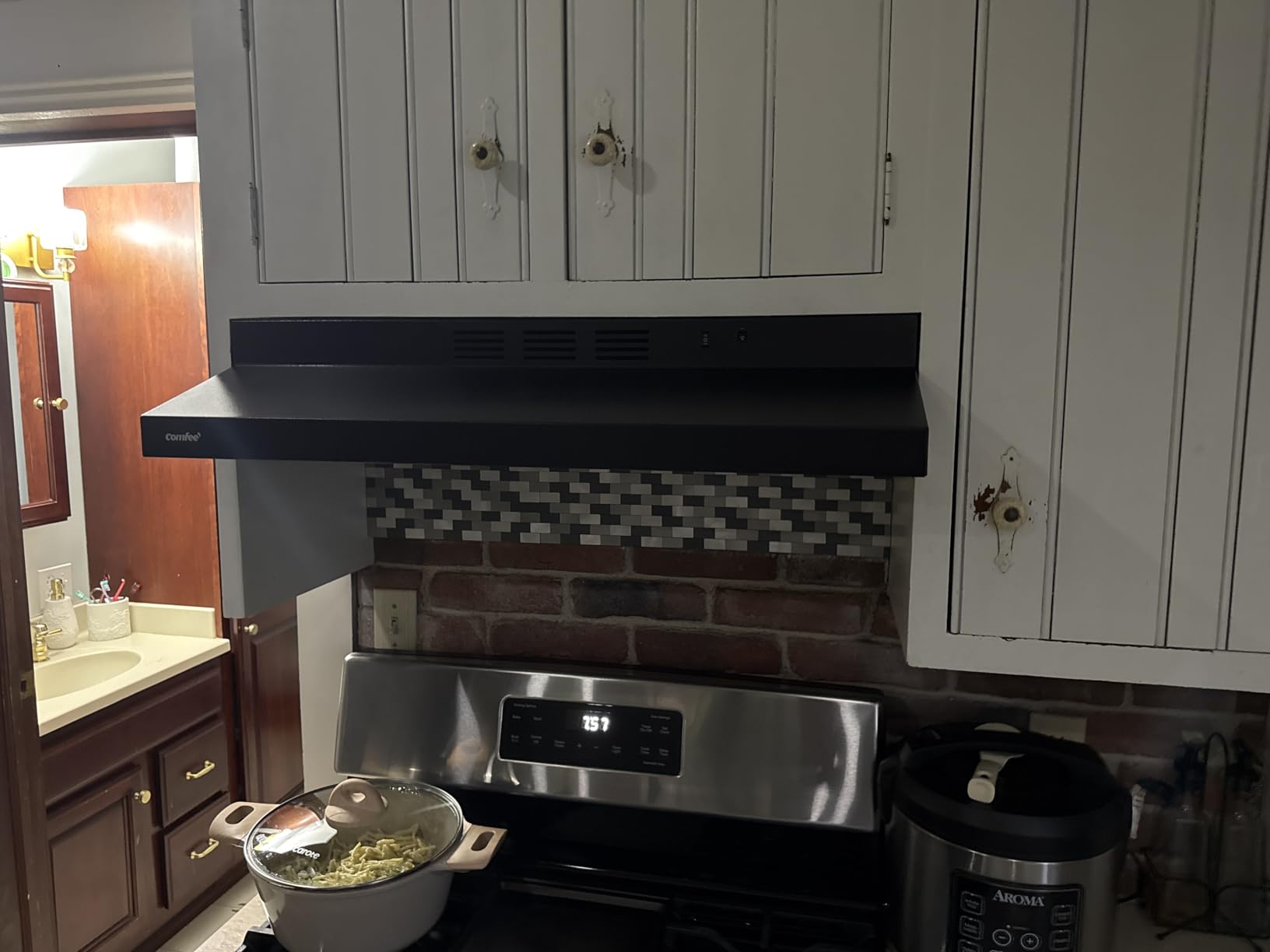 COMFEE' Range Hood 30 Inch Under Cabinet 200 CFM Ducted/Ductless customer photo 2