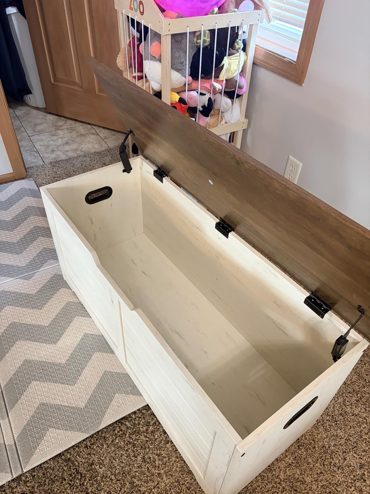 VASAGLE Storage Chest, 39.4 Inches Width Bench with 2 Safety Hinges | Farmhouse Style, for Entryway, Bedroom, Living Room, Cloud White, SOFIE Collection ULSB061T10 customer photo 1