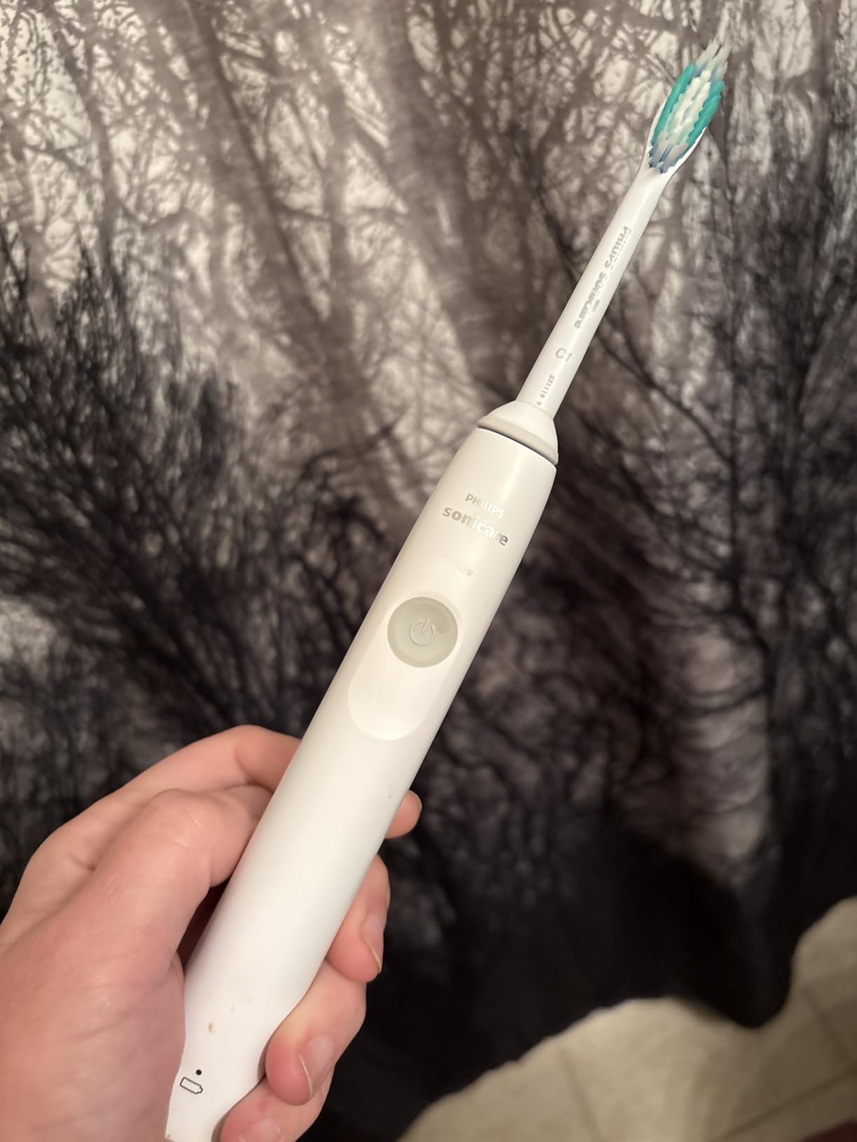 PHILIPS Sonicare 1100 Series Electric Toothbrush - Sonic Toothbrush with Advanced Sonic Technology, EasyStart, Smartimer & Quadpacer, White, Model HX3641/02 customer photo 2