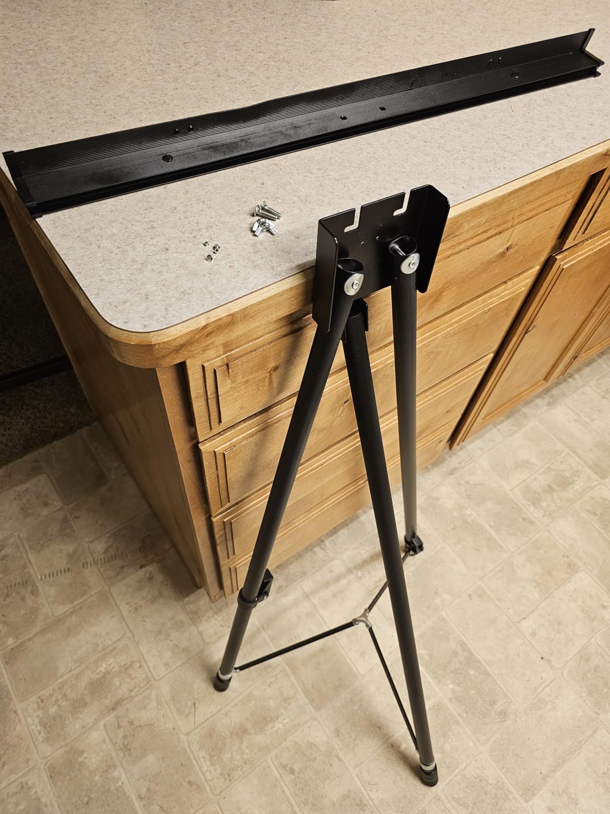 Falling in Art 63 1/2'' Lightweight Aluminum Flip Chart Display Easel Stand | Presentation Easel with Adjustable Floor for Boardroom, Whiteboard, Paper Pads, Signage, Black customer photo 2