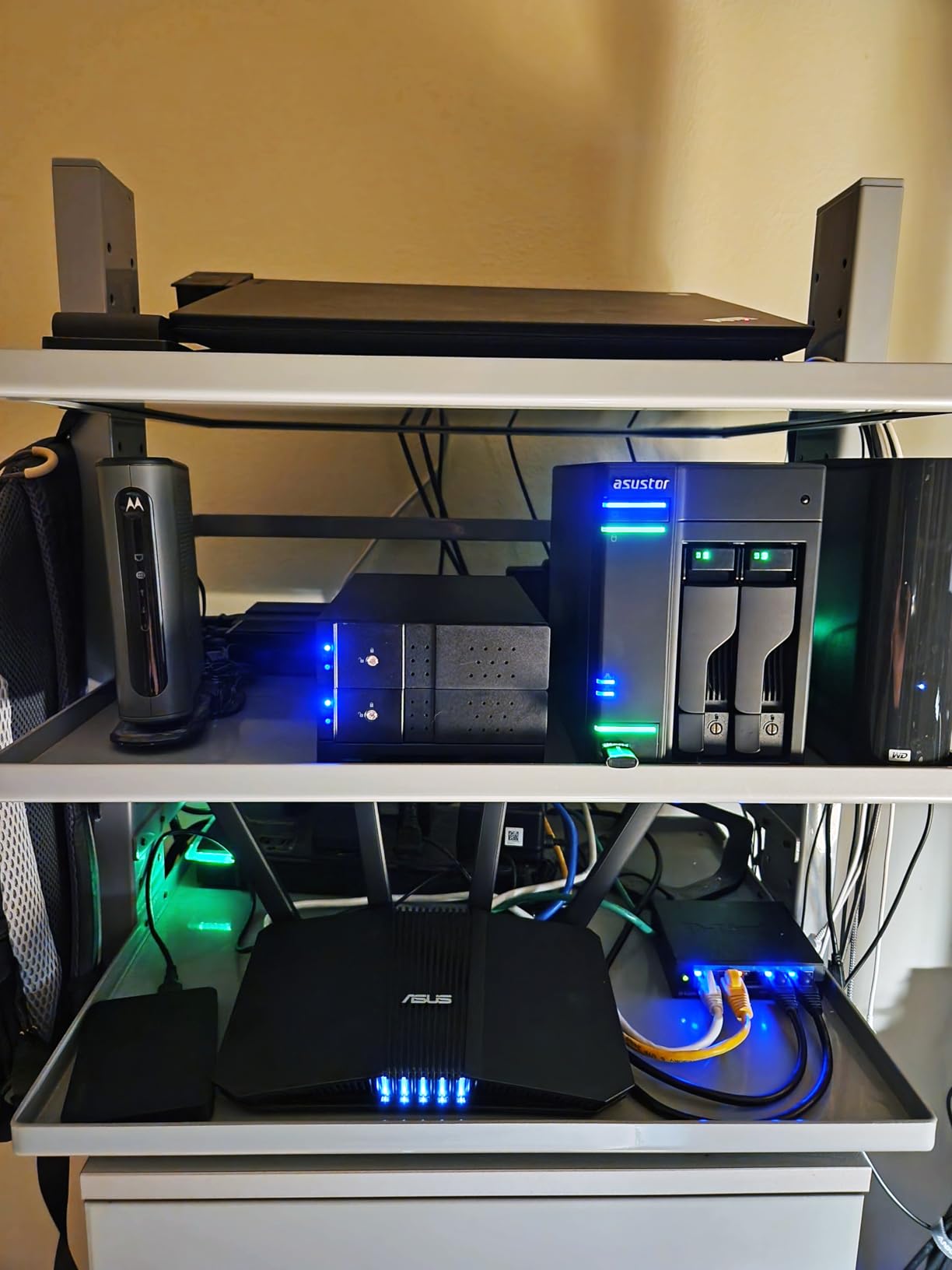 Asustor Lockerstor 2 Gen2 AS6702T - 2 Bay NAS Plex Media Server (Diskless) | Intel Quad-Core CPU, 4x M.2 NVMe slots, Dual 2.5GbE, 4GB DDR4 RAM, HDMI, Video Editing, Creator, Network Attached Storage customer photo 1