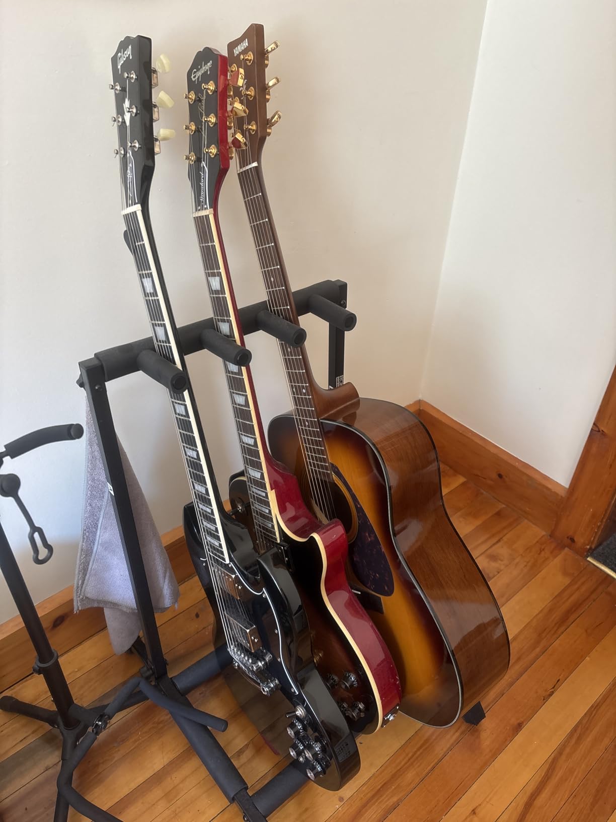Gator Rok-It Collapsible Folding Guitar Rack Stand for 7 Guitars - Fits Acoustic, Electric, or Bass Guitars - Portable, Durable, Space-Saving Storage (RI-GTR-RACK7) customer photo 2