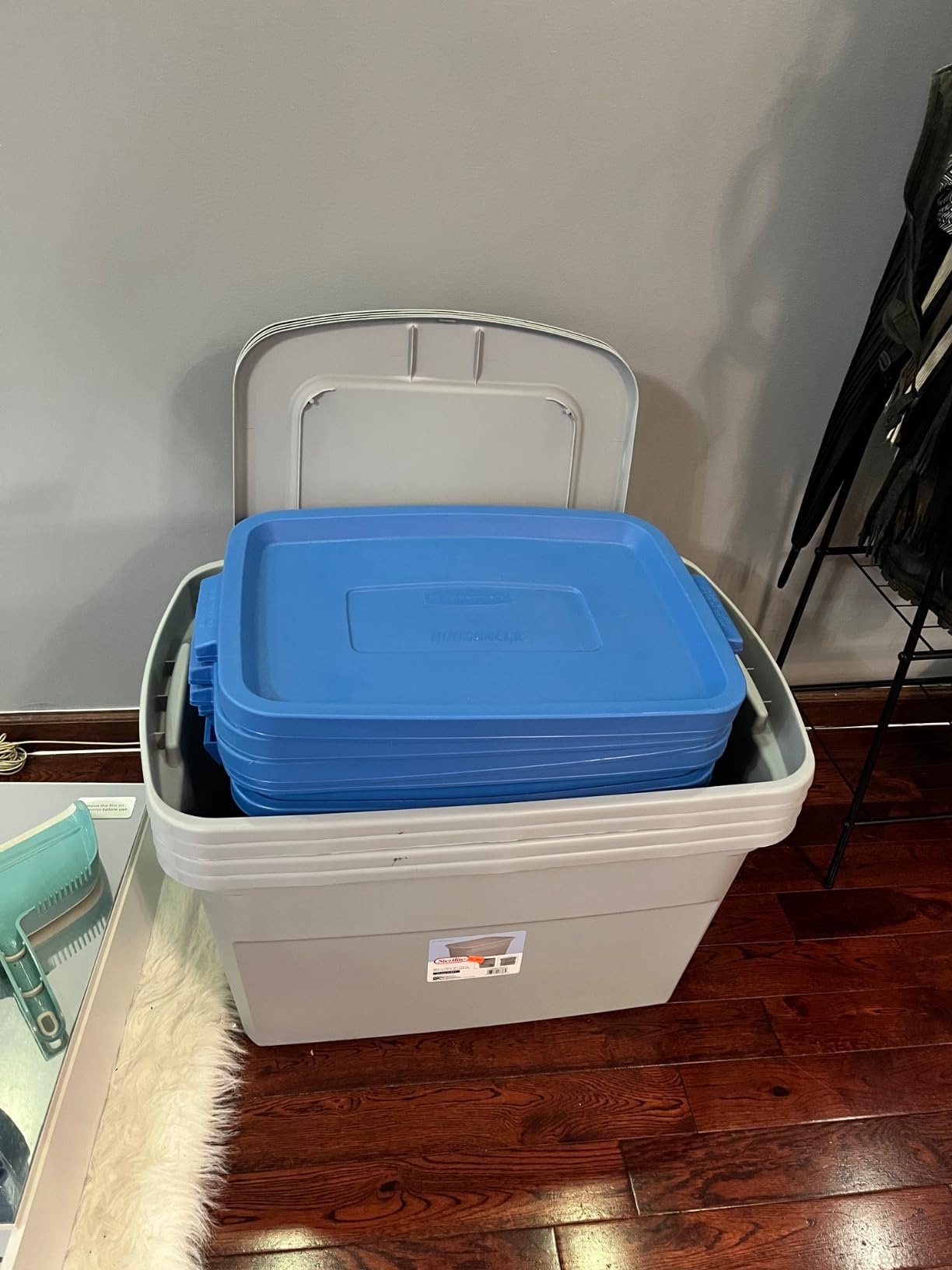 Rubbermaid Roughneck Tote 18 Gal, 6 Pack, Made in USA, Heritage Blue, Rugged Plastic Stackable Storage Bins with Lids and Handles customer photo 1