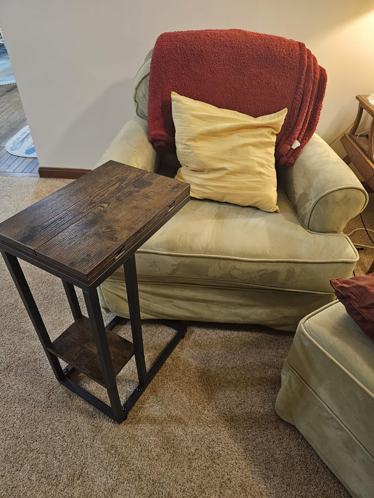 HOOBRO Foldable C Shaped End Table, C Shaped Side Table with Storage Shelf, Small Snack Table, Slide Under Couch Table for Sofa, Living Room Bedroom Small Spaces Easy Assembly, Rustic Brown BF29SF01 customer photo 1