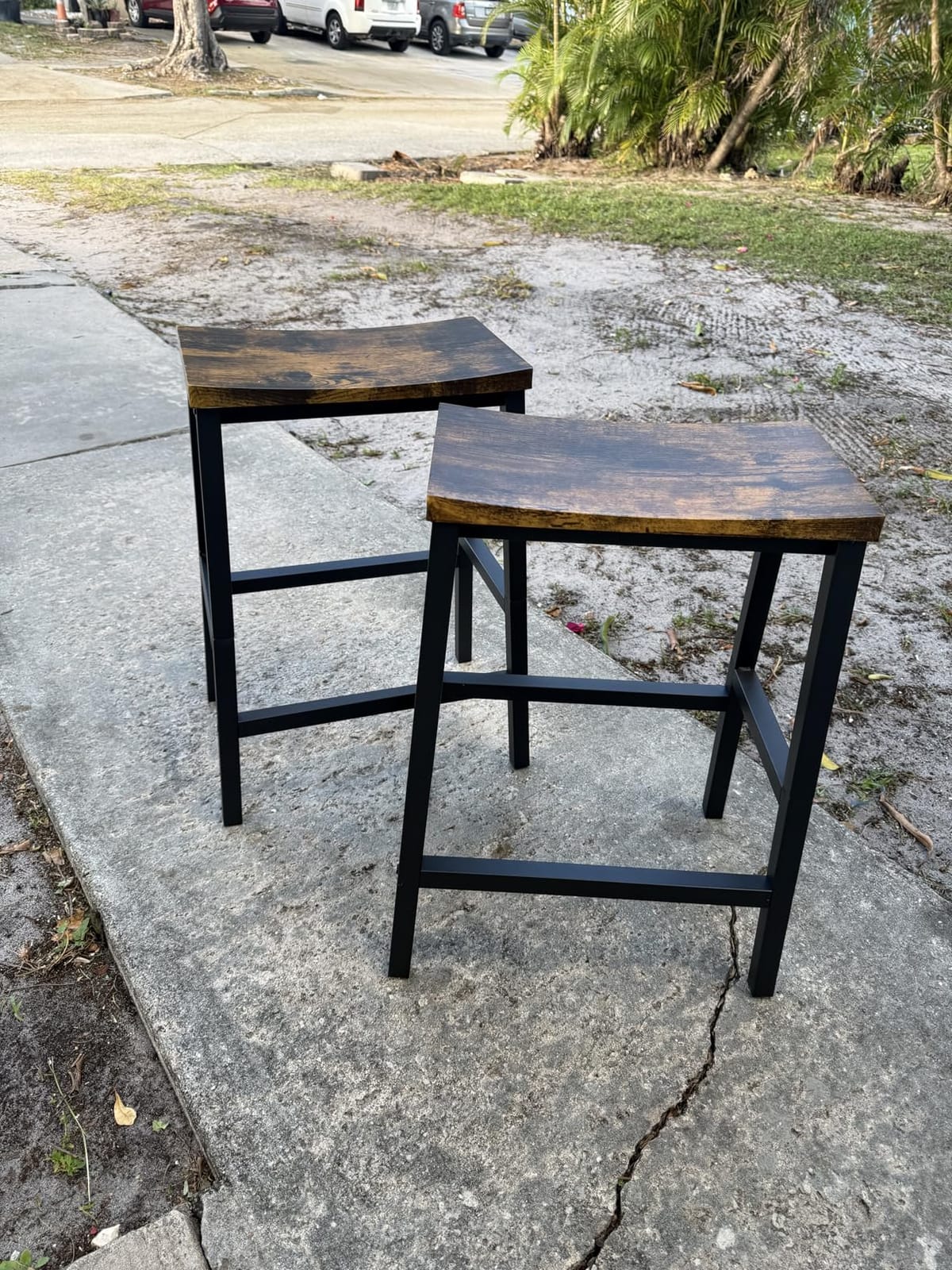 HOOBRO Bar Stools, Set of 2 Bar Chairs, 23.6 Inch Saddle Stools, Kitchen Counter Seat with Footrests, Industrial Barstools for Dining Room, Kitchen, Counter, Rustic Brown and Black BF02MD01 customer photo 1