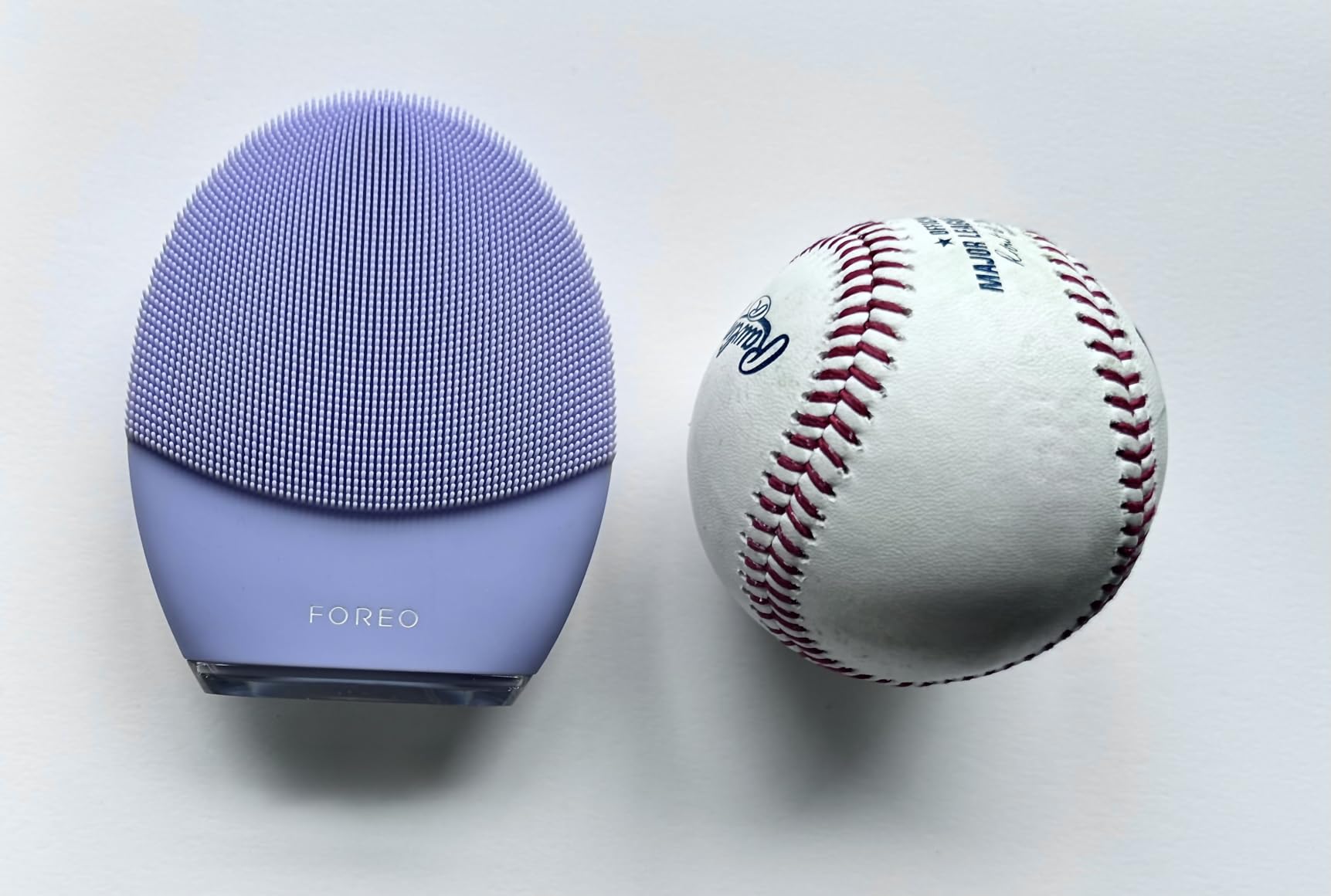 FOREO LUNA 4 Face Cleansing Brush - Firming Face Massager - Anti Aging Care - Enhances Absorption - Simple Skin Care Tools - Sensitive Skin customer photo 2