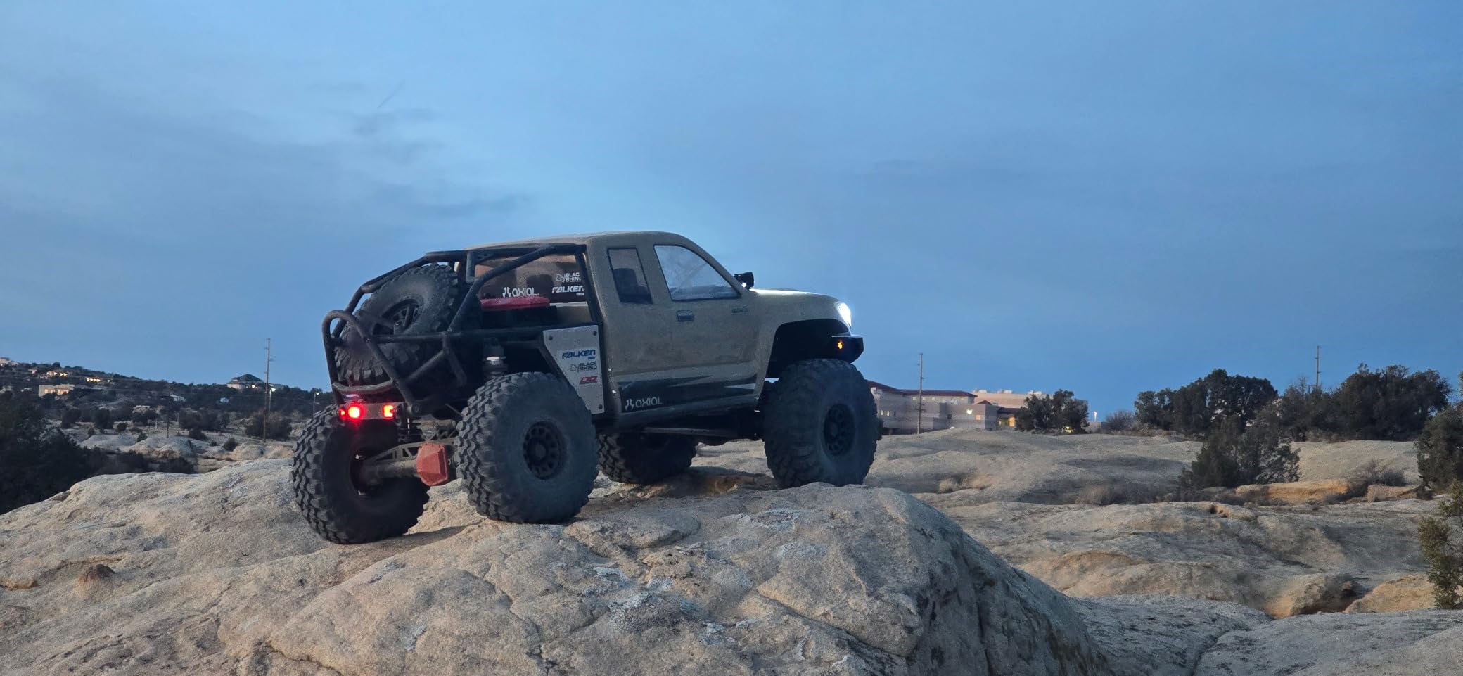 Axial SCX6 Trail Honcho 1/6 4WD RTR RC Crawler, Red, AXI05001T1 customer photo 2