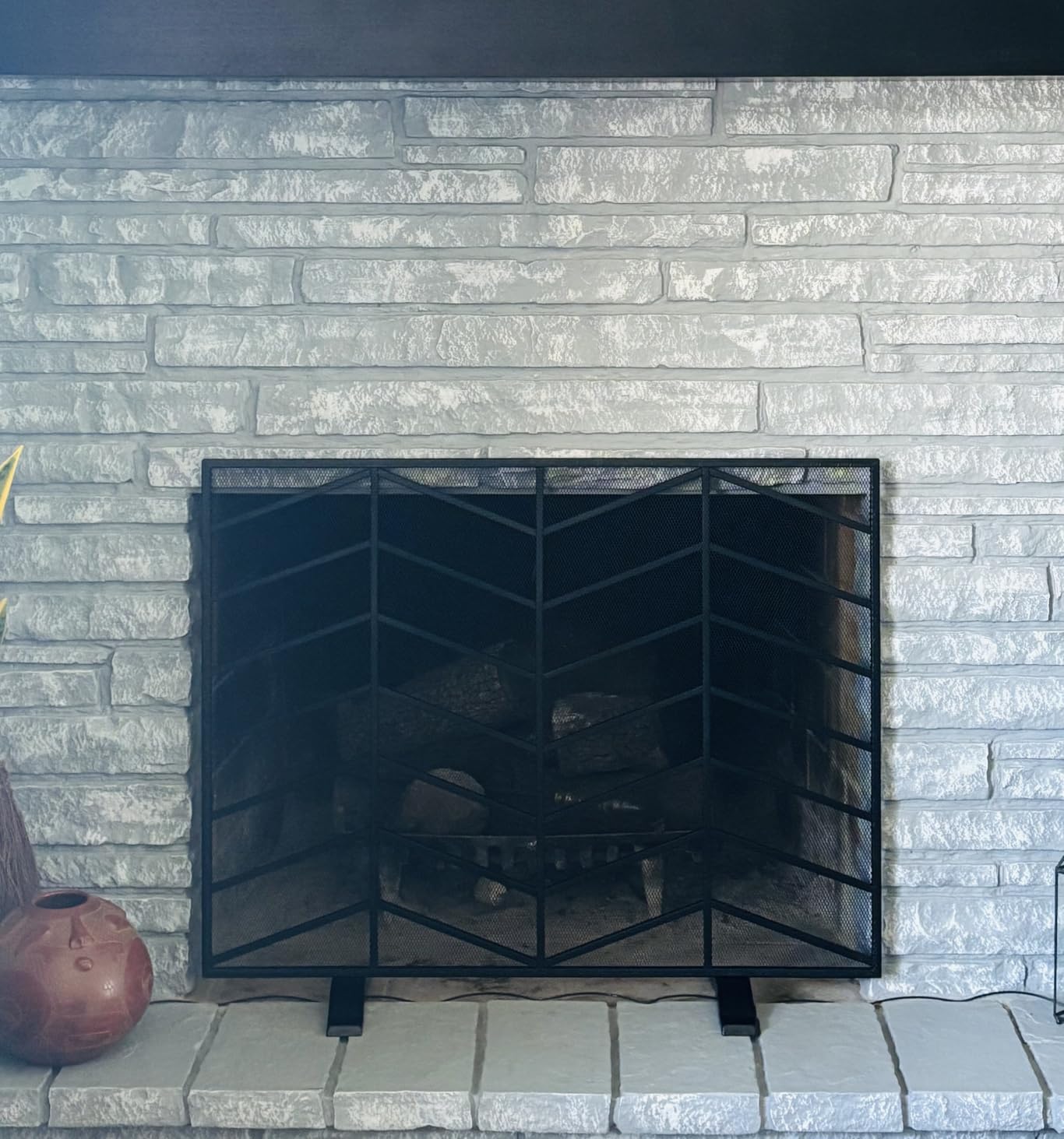 Fire Beauty Iron Chevron Fireplace Screen for Home Use(Sanded Black) | Solid Iron Structure, Adjustable Rear Legs, Wide Fire View For Family Indoor Use customer photo 1