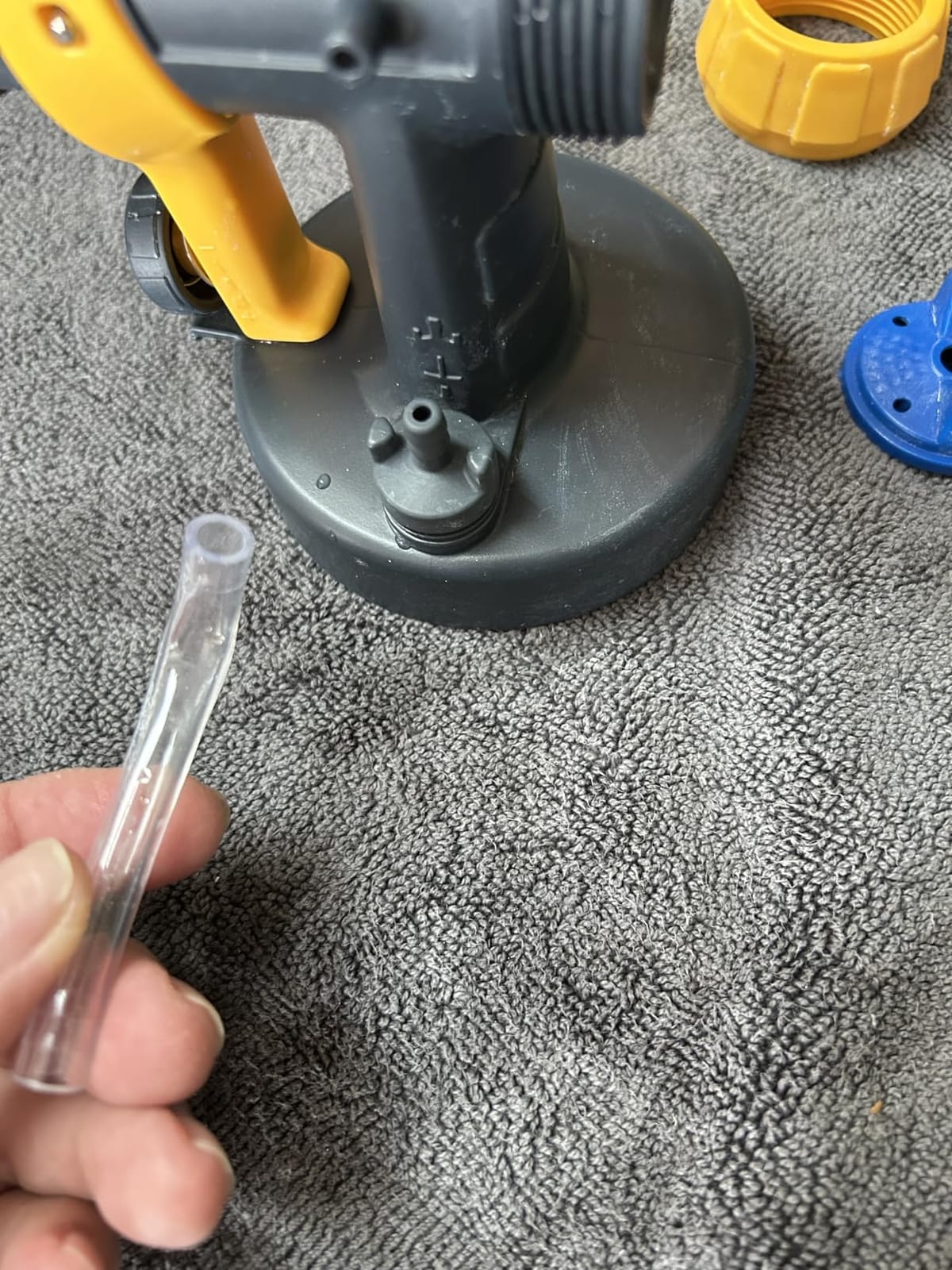 Wagner Spraytech FLEXiO 595 Handheld HVLP Paint and Stain Sprayer | Includes iSpray and Detail Finish nozzles and sprays most unthinned latex with adjustable controls. customer photo 1